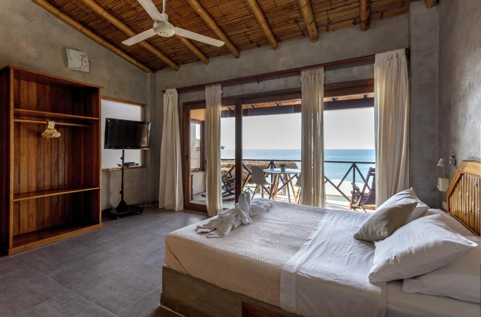 Apartment - Split Level in Casa de Playa Bungalows & Restaurant