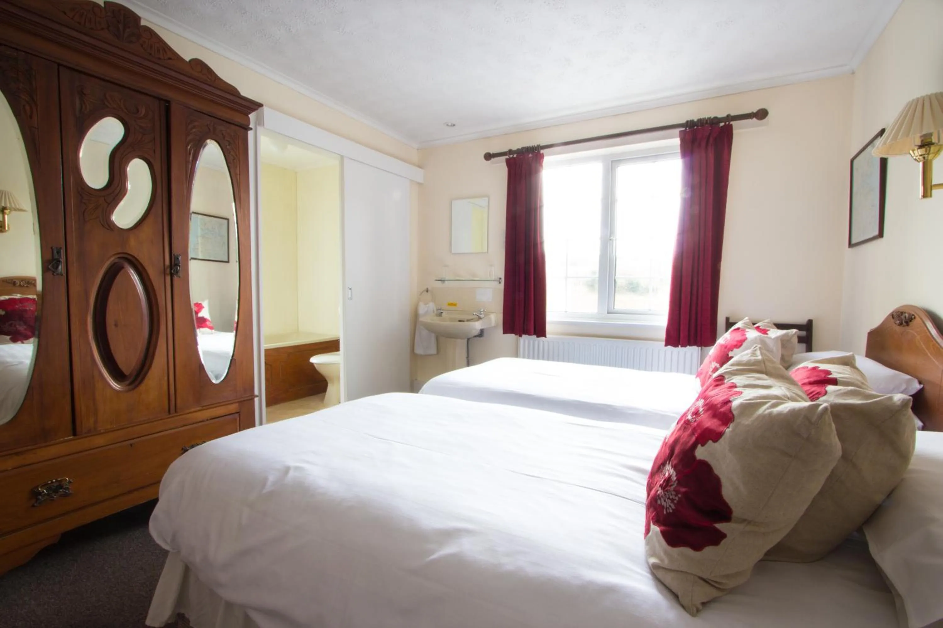 Twin Room in Trengilly Wartha Inn