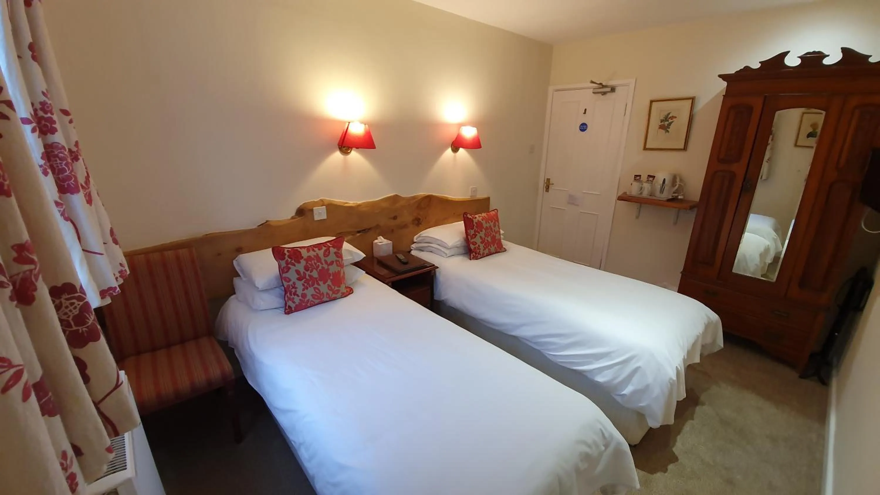 Bed in Trengilly Wartha Inn