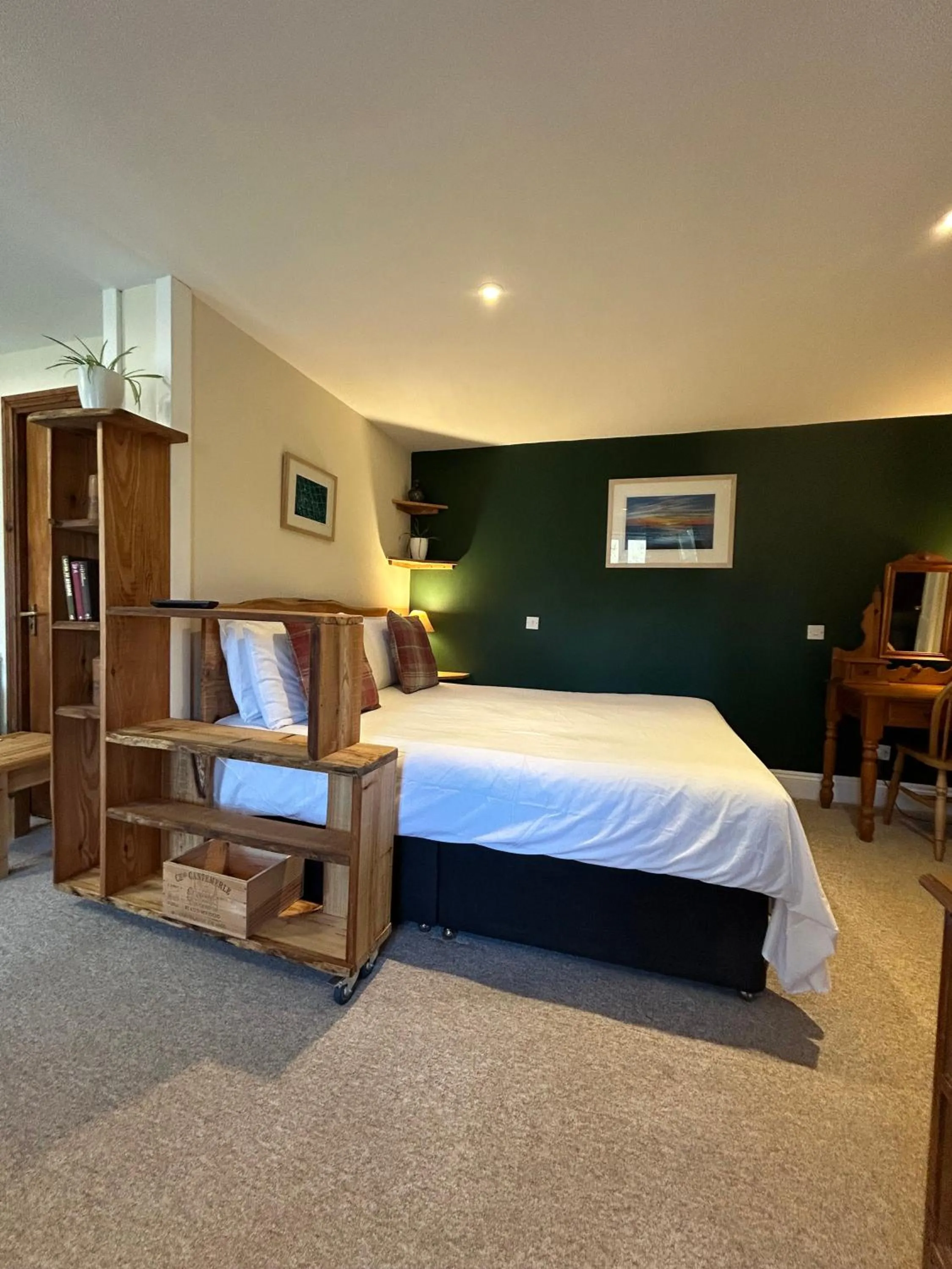 Photo of the whole room, Bed in Trengilly Wartha Inn