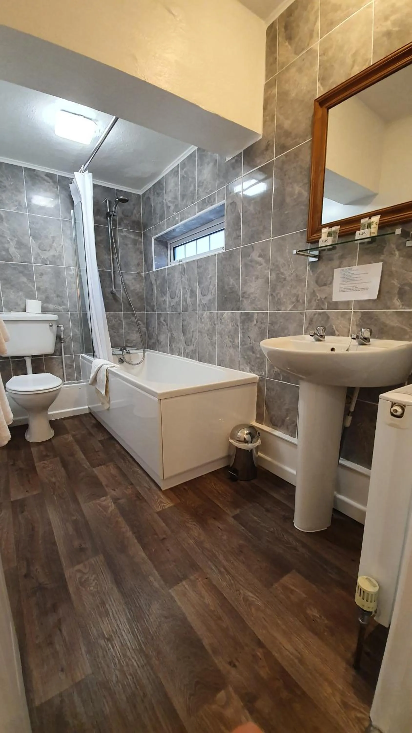 Bathroom in Trengilly Wartha Inn