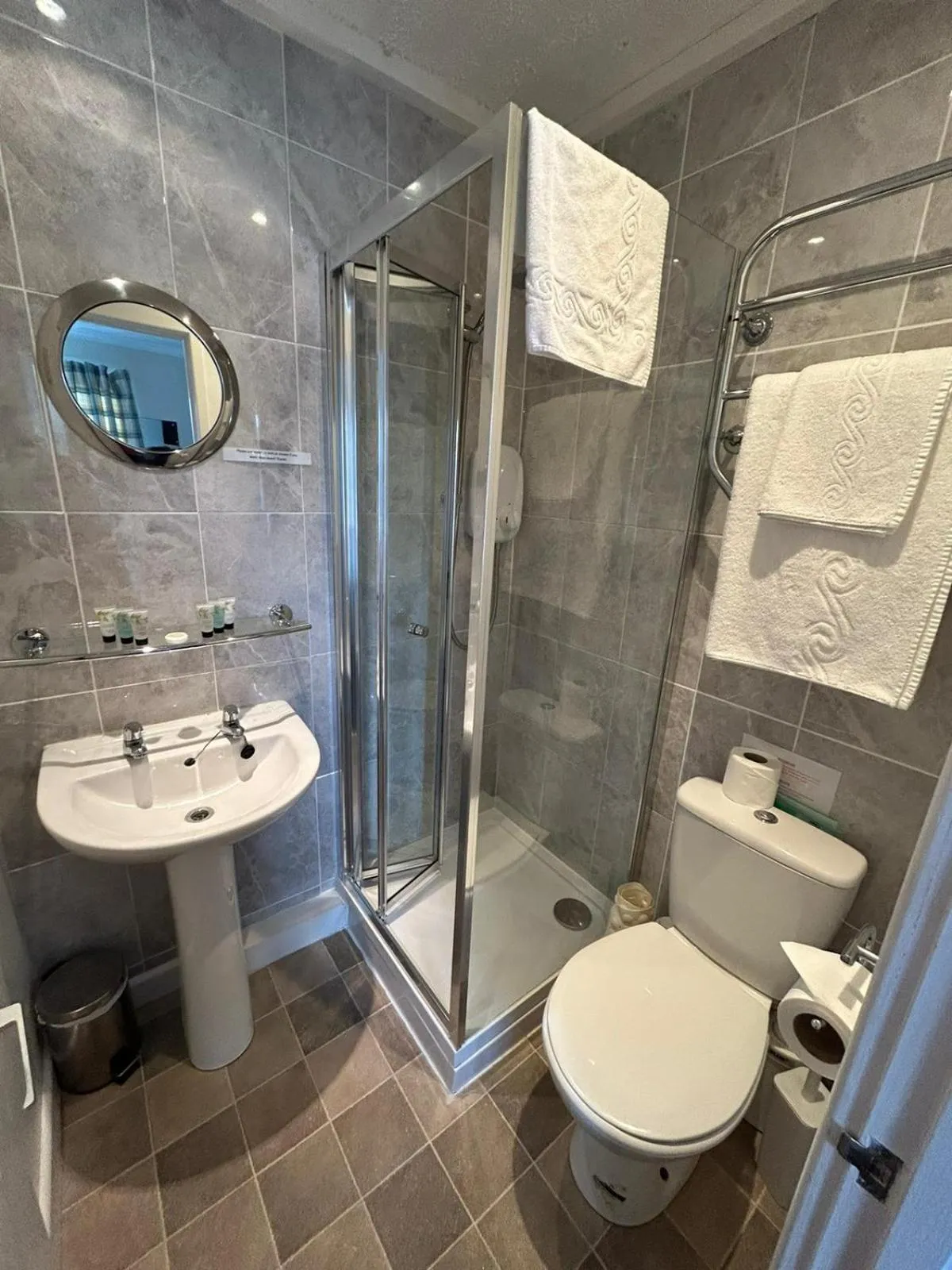 Shower in Trengilly Wartha Inn