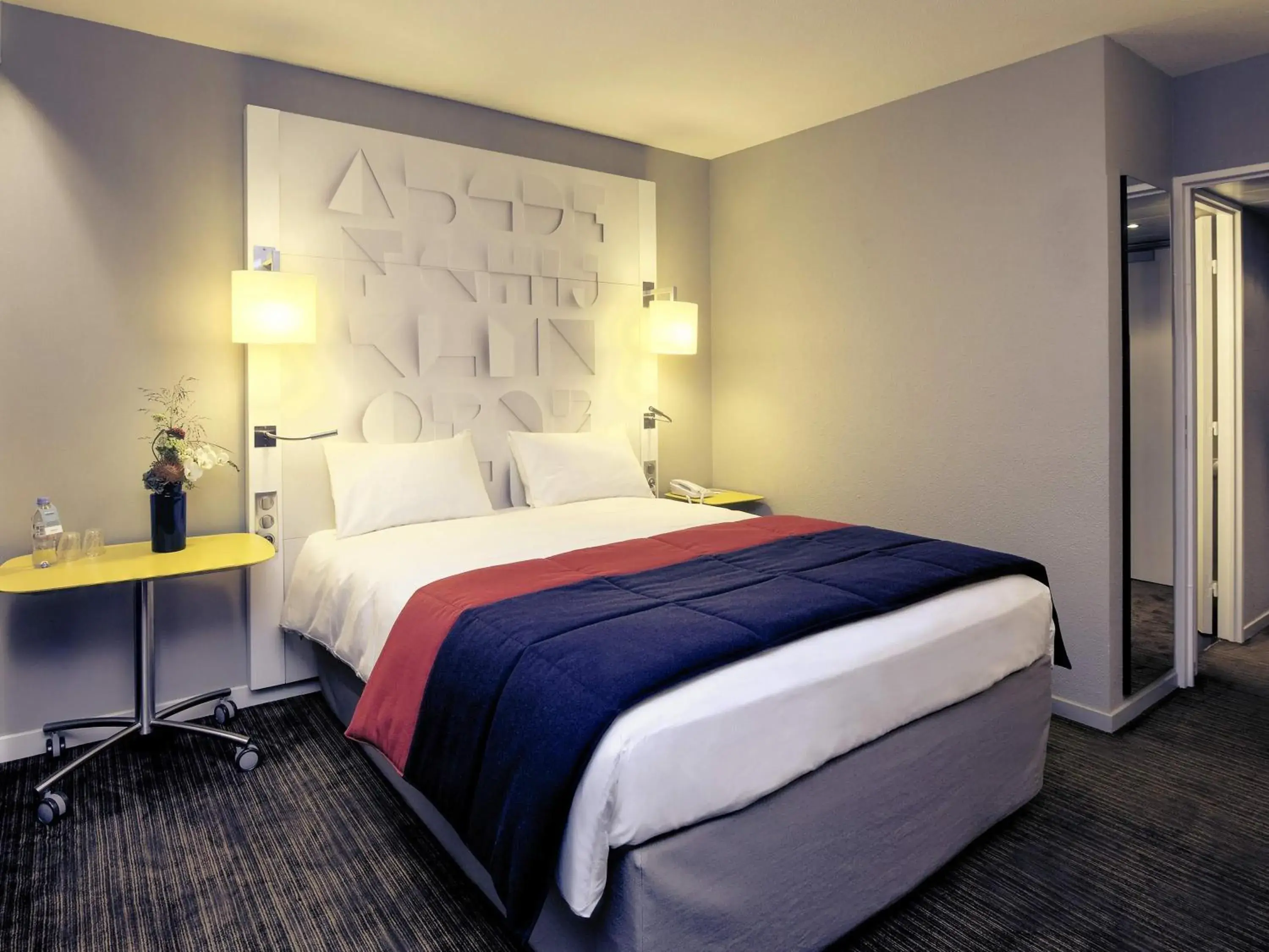 Bedroom, Bed in Mercure Rennes Centre Parlement Bedroom, Bed in Mercure Rennes Centre Parlement