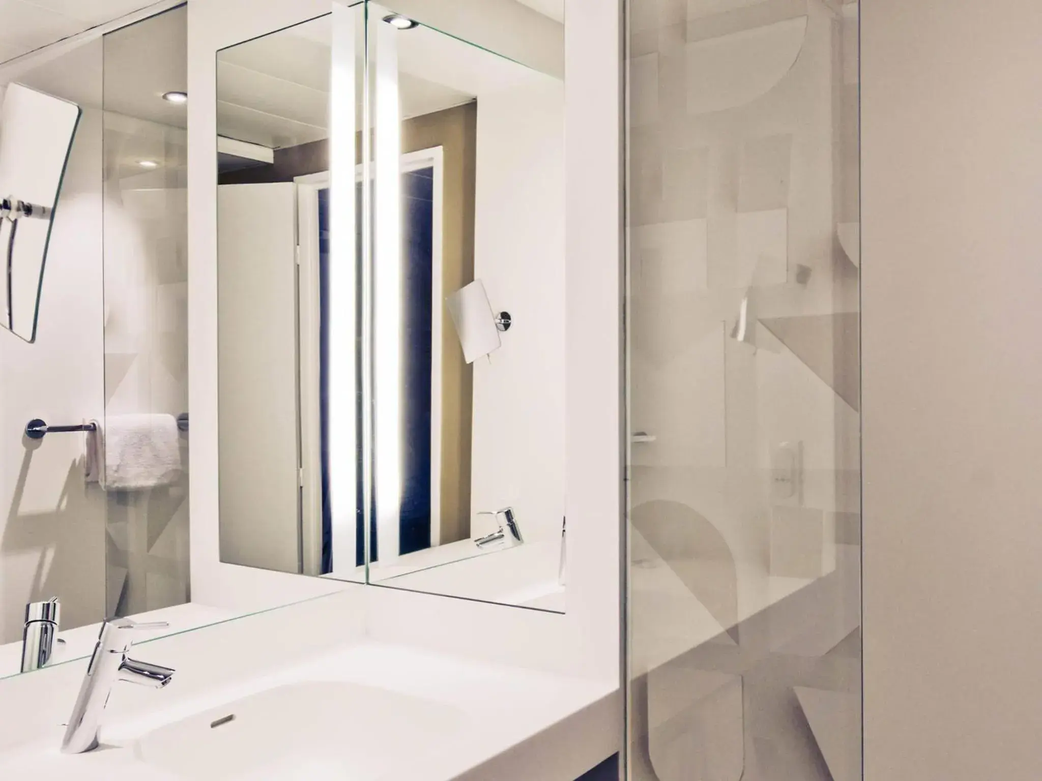 Bedroom in Mercure Rennes Centre Parlement Bedroom in Mercure Rennes Centre Parlement