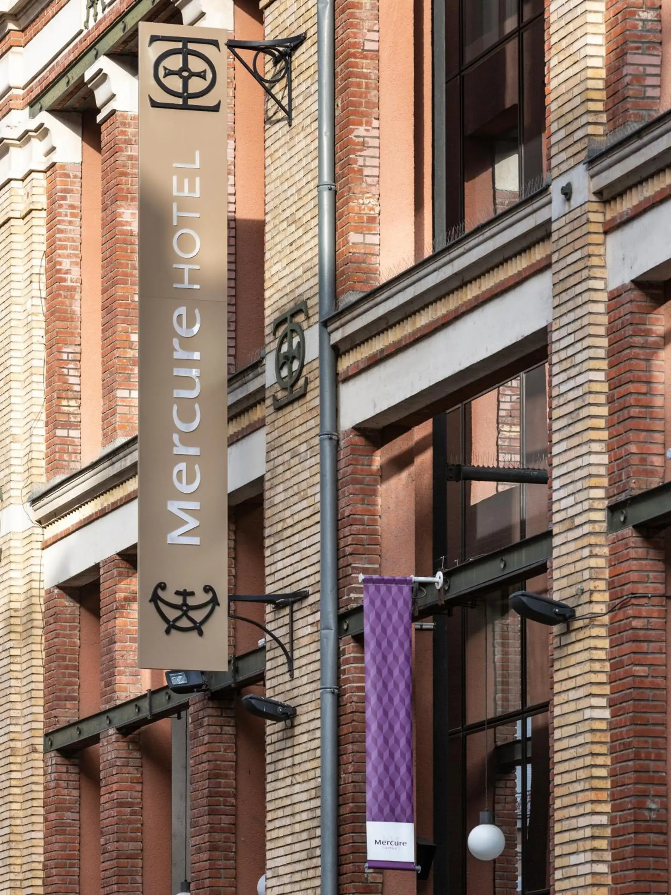 Facade/entrance in Mercure Rennes Centre Parlement Facade/entrance in Mercure Rennes Centre Parlement