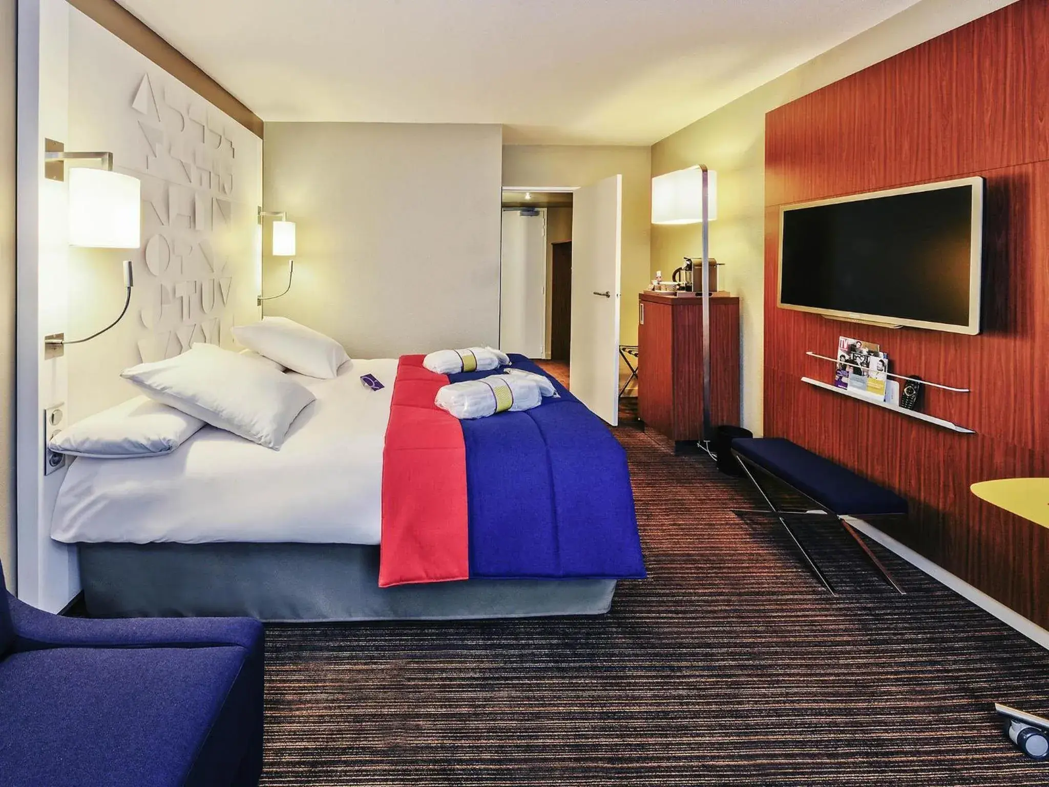 Bedroom, Bed in Mercure Rennes Centre Parlement Bedroom, Bed in Mercure Rennes Centre Parlement