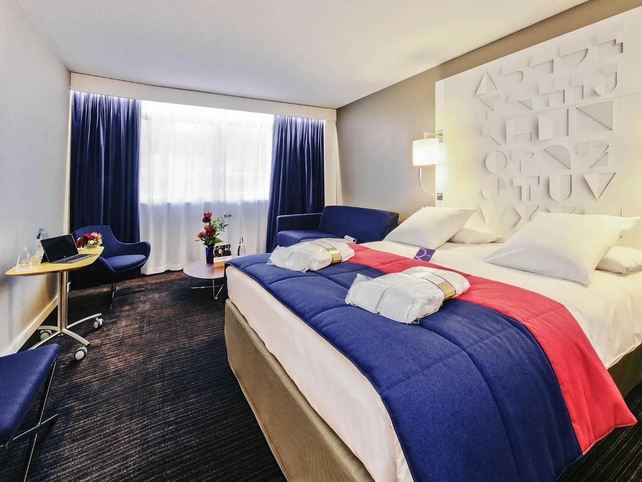 Bedroom, Bed in Mercure Rennes Centre Parlement