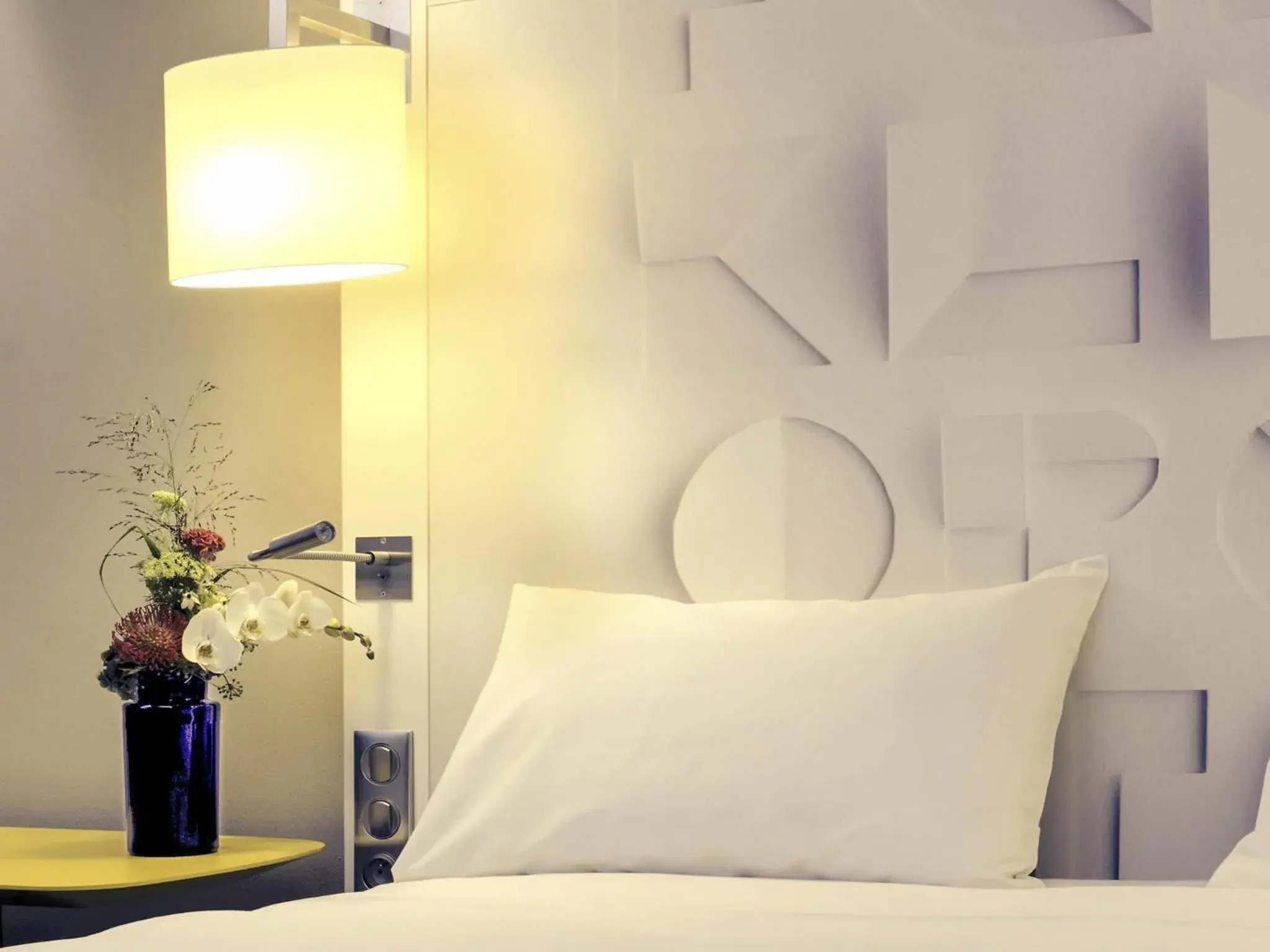 Bedroom, Bed in Mercure Rennes Centre Parlement Bedroom, Bed in Mercure Rennes Centre Parlement