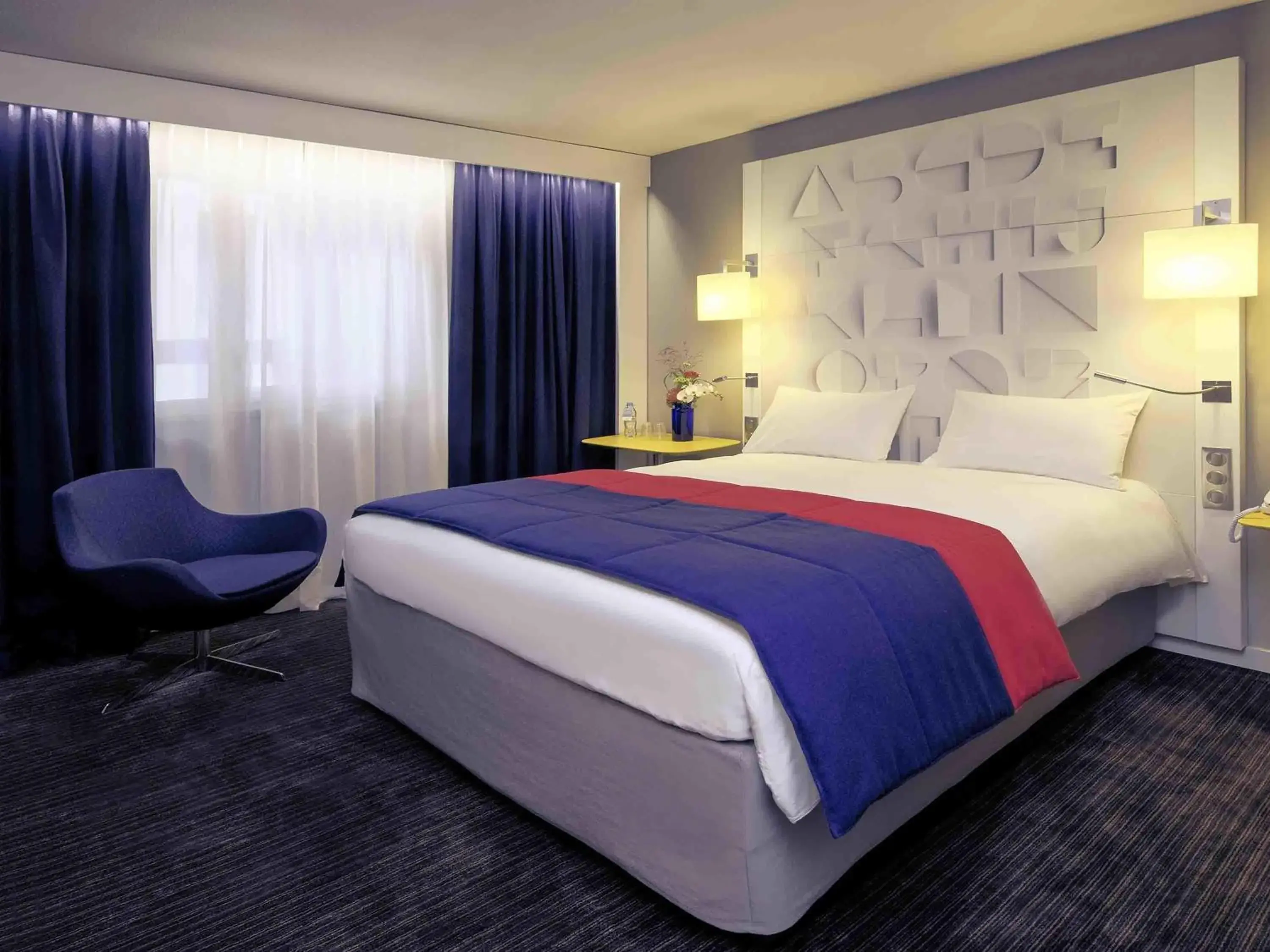 Bedroom, Bed in Mercure Rennes Centre Parlement Bedroom, Bed in Mercure Rennes Centre Parlement