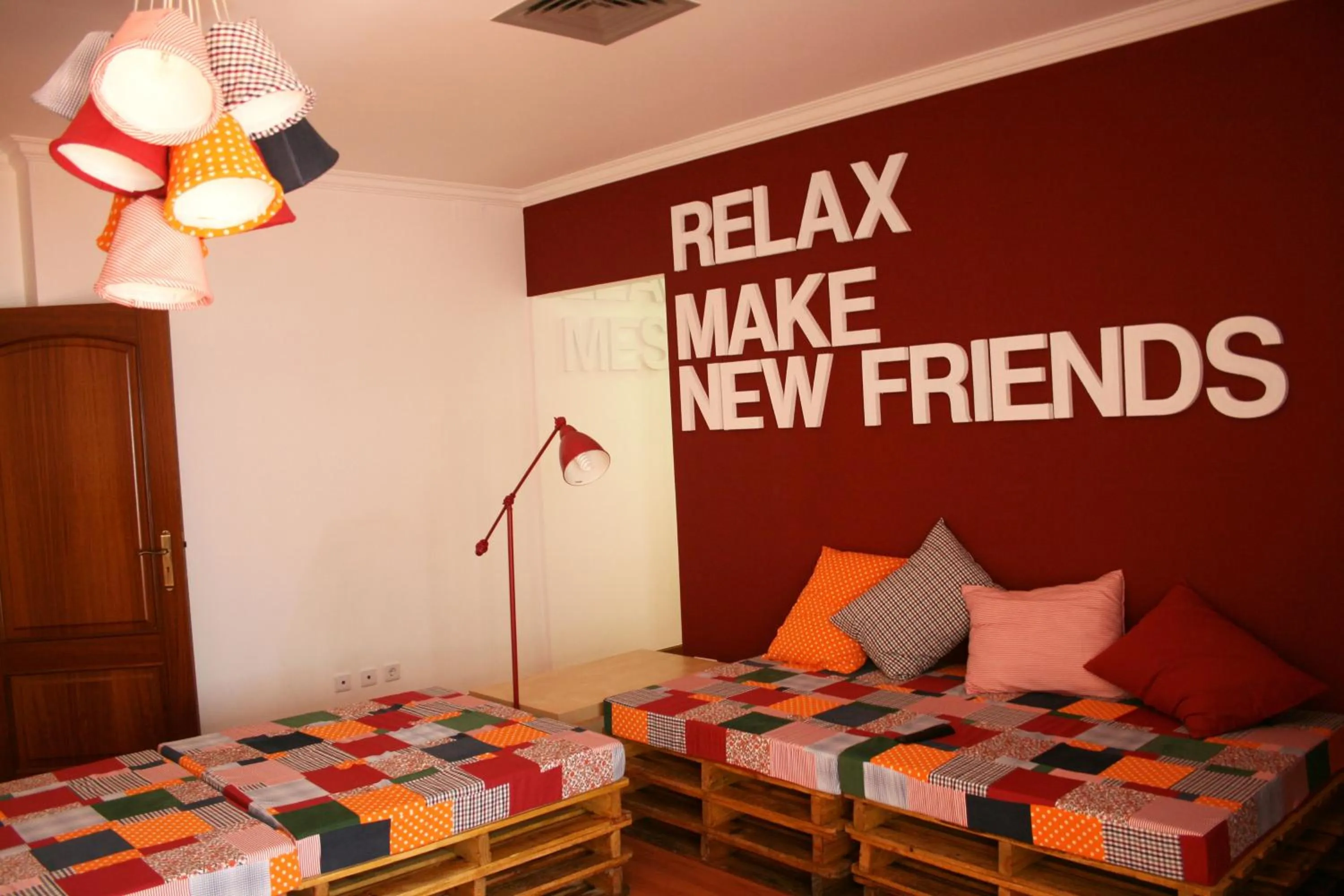 Communal lounge/ TV room, Bed in Hostel 2300 Thomar