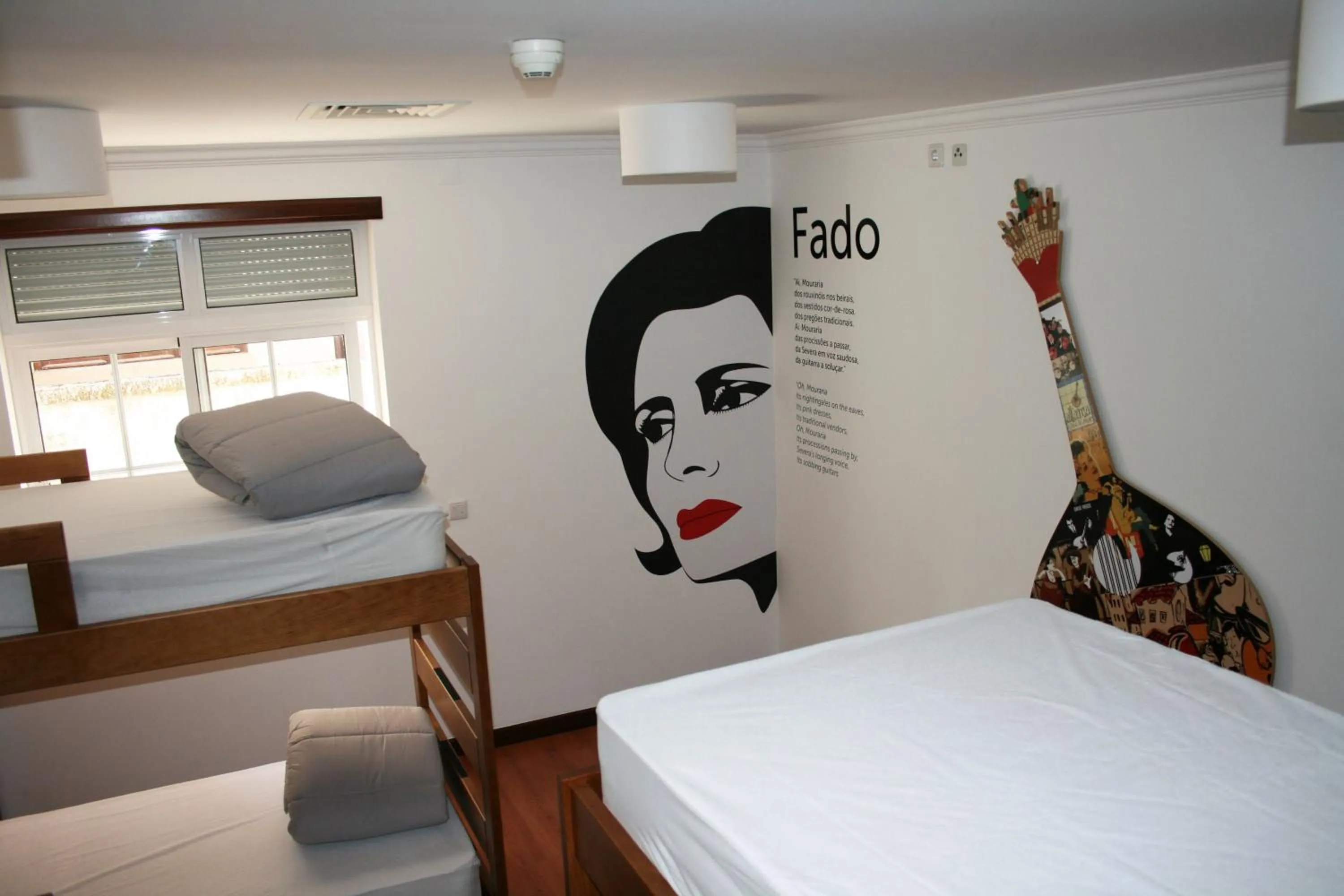 Photo of the whole room, Bed in Hostel 2300 Thomar