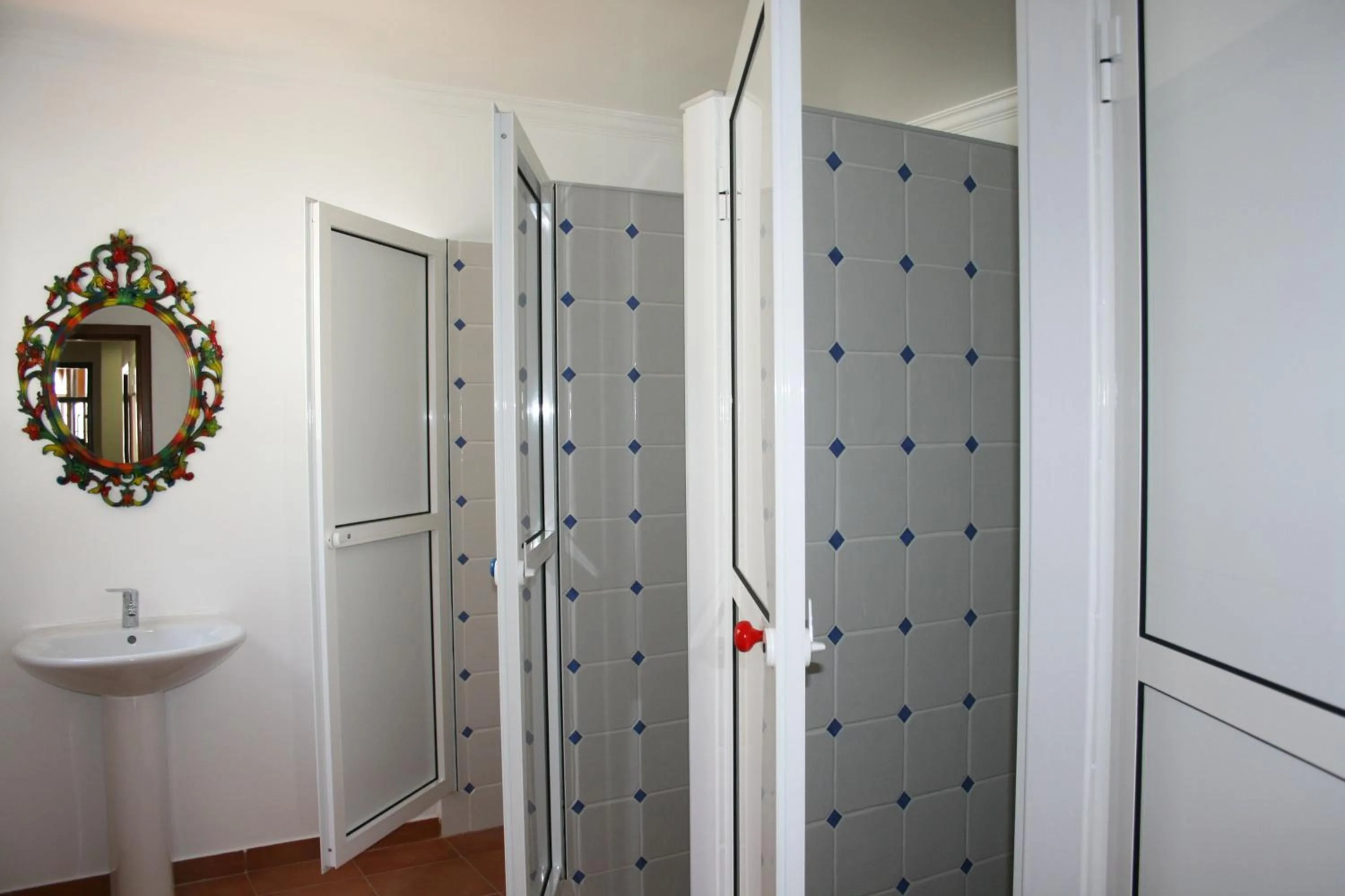 Shower in Hostel 2300 Thomar