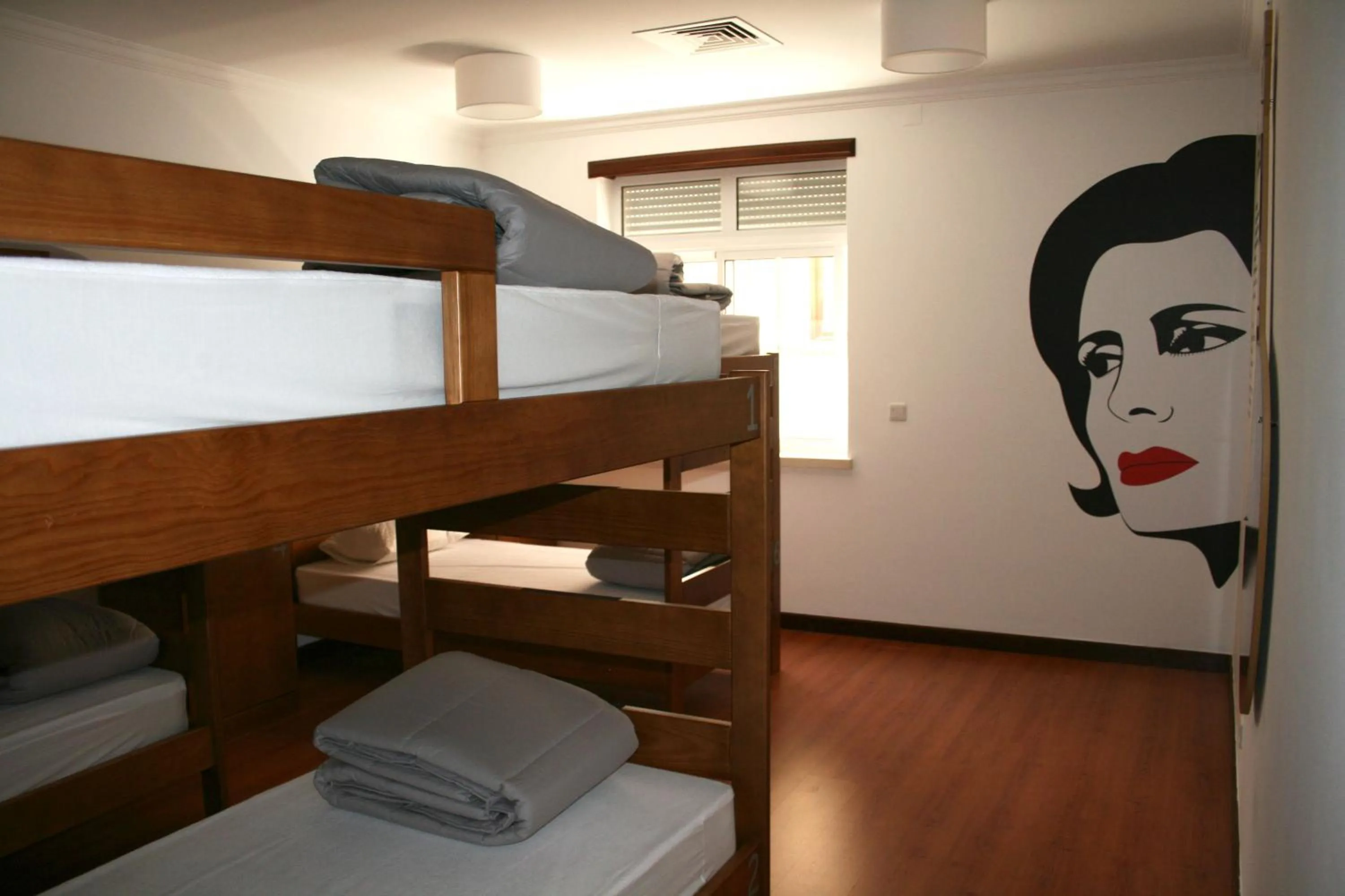 Photo of the whole room, Bed in Hostel 2300 Thomar
