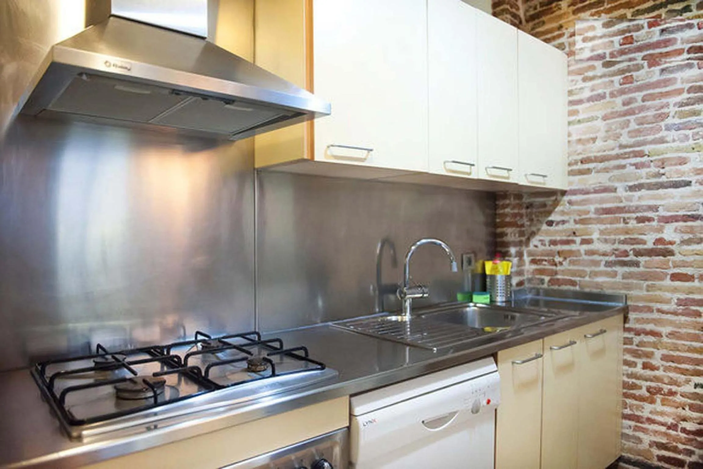 Kitchen or kitchenette in Bcn-rentals apartments in the Old town
