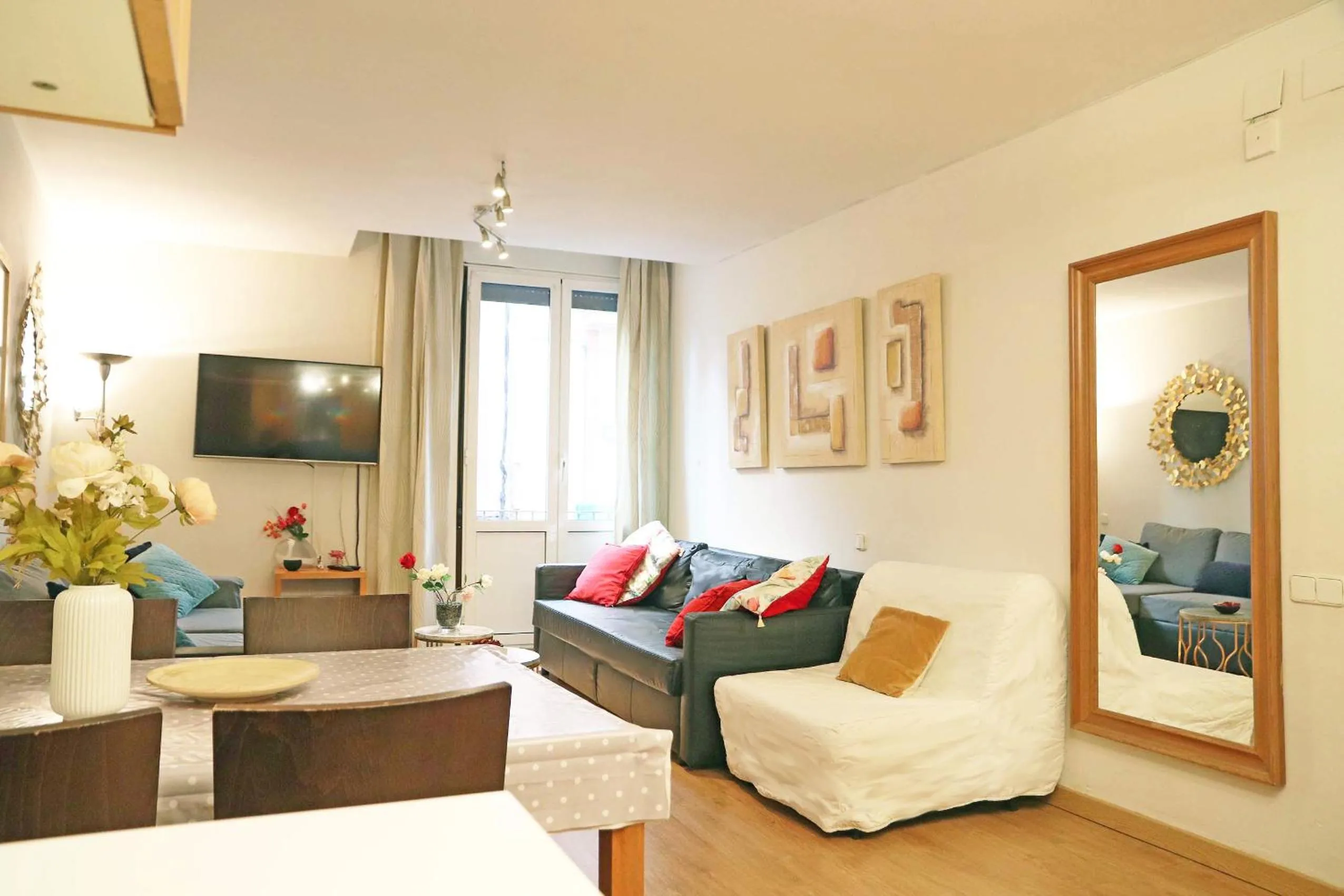 Living room in Bcn-rentals apartments in the Old town