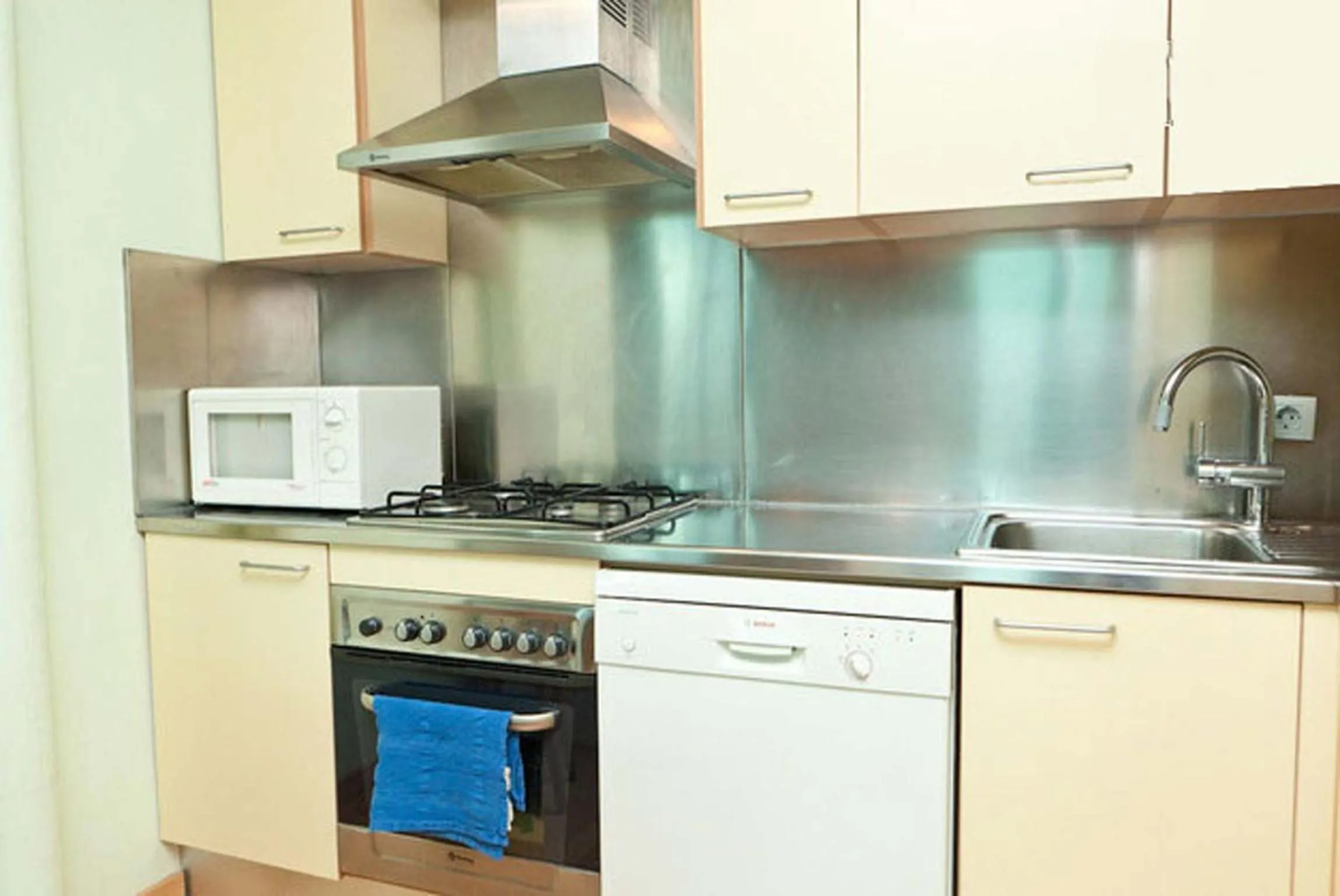 Kitchen or kitchenette in Bcn-rentals apartments in the Old town