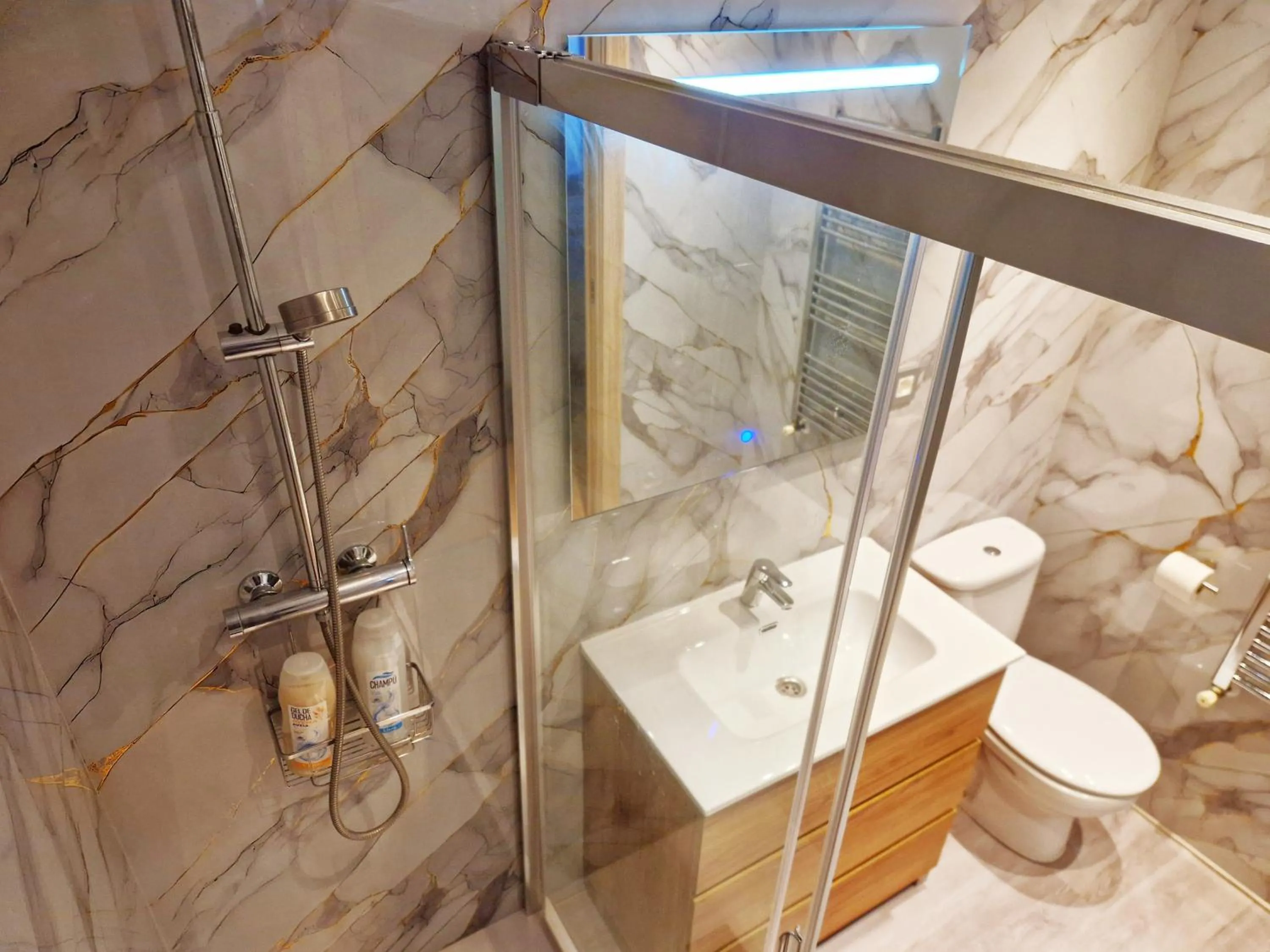 Bathroom in Bcn-rentals apartments in the Old town