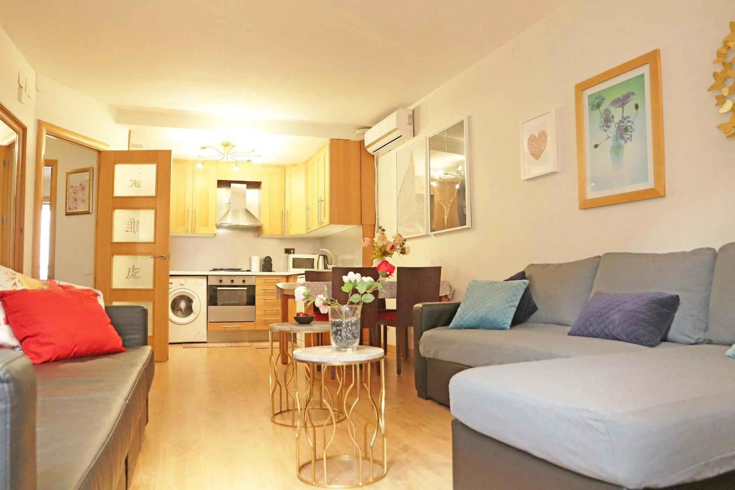 Living room in Bcn-rentals apartments in the Old town