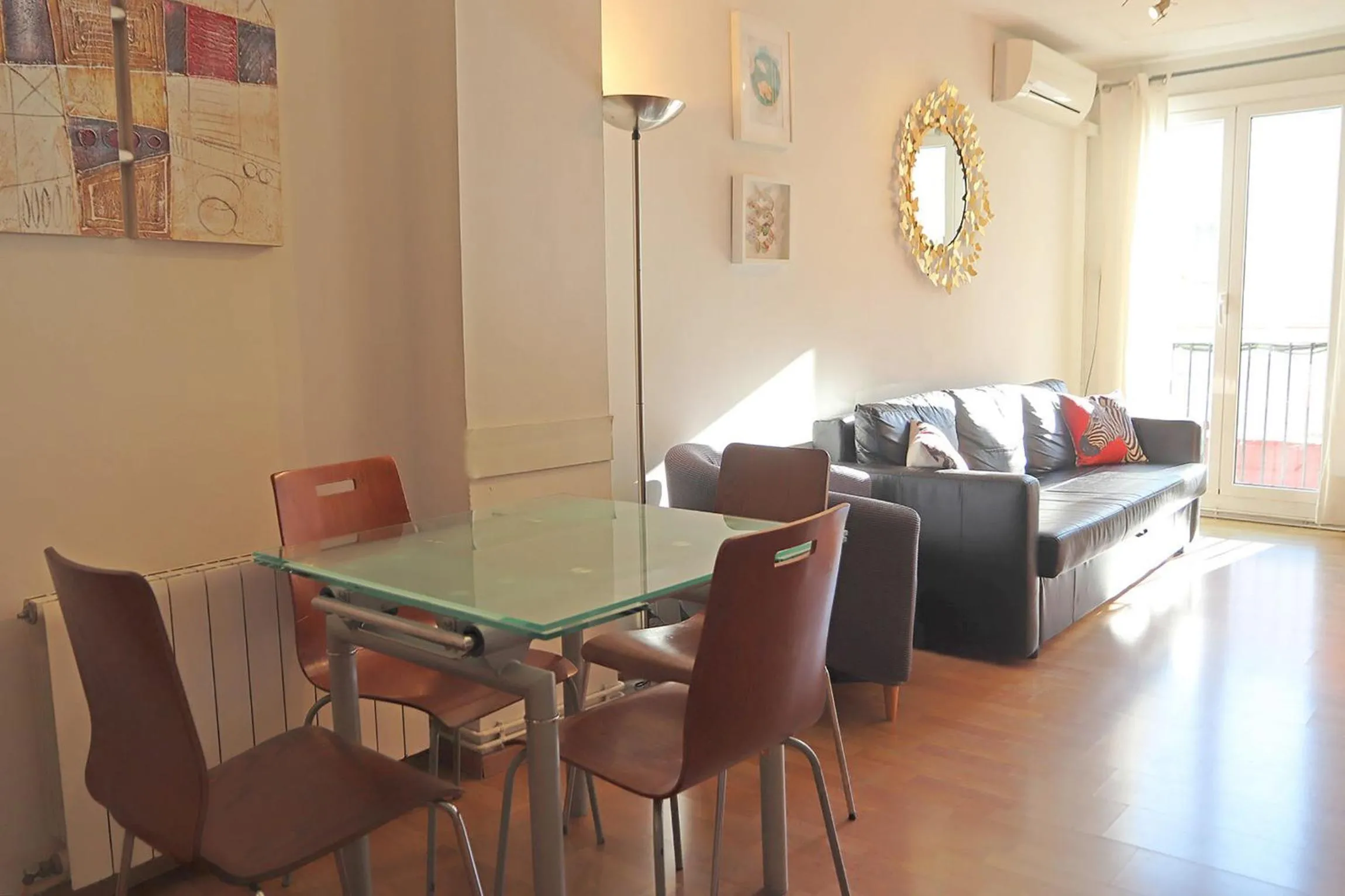 Dining area in Bcn-rentals apartments in the Old town