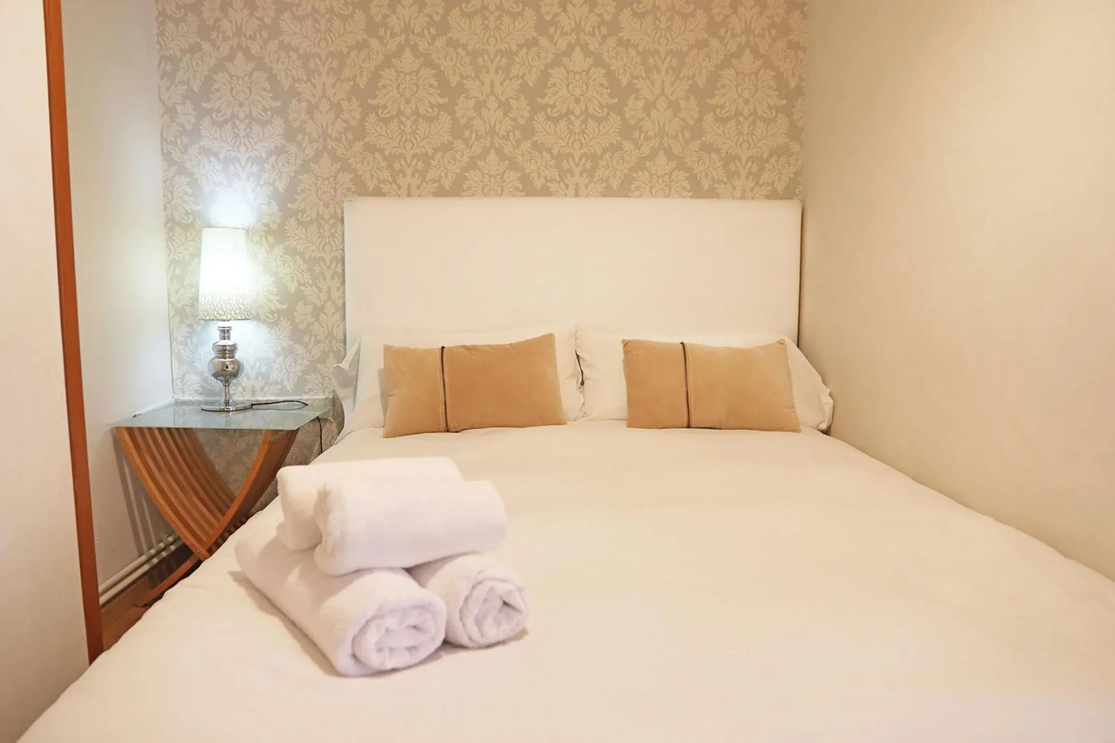 Bedroom, Bed in Bcn-rentals apartments in the Old town