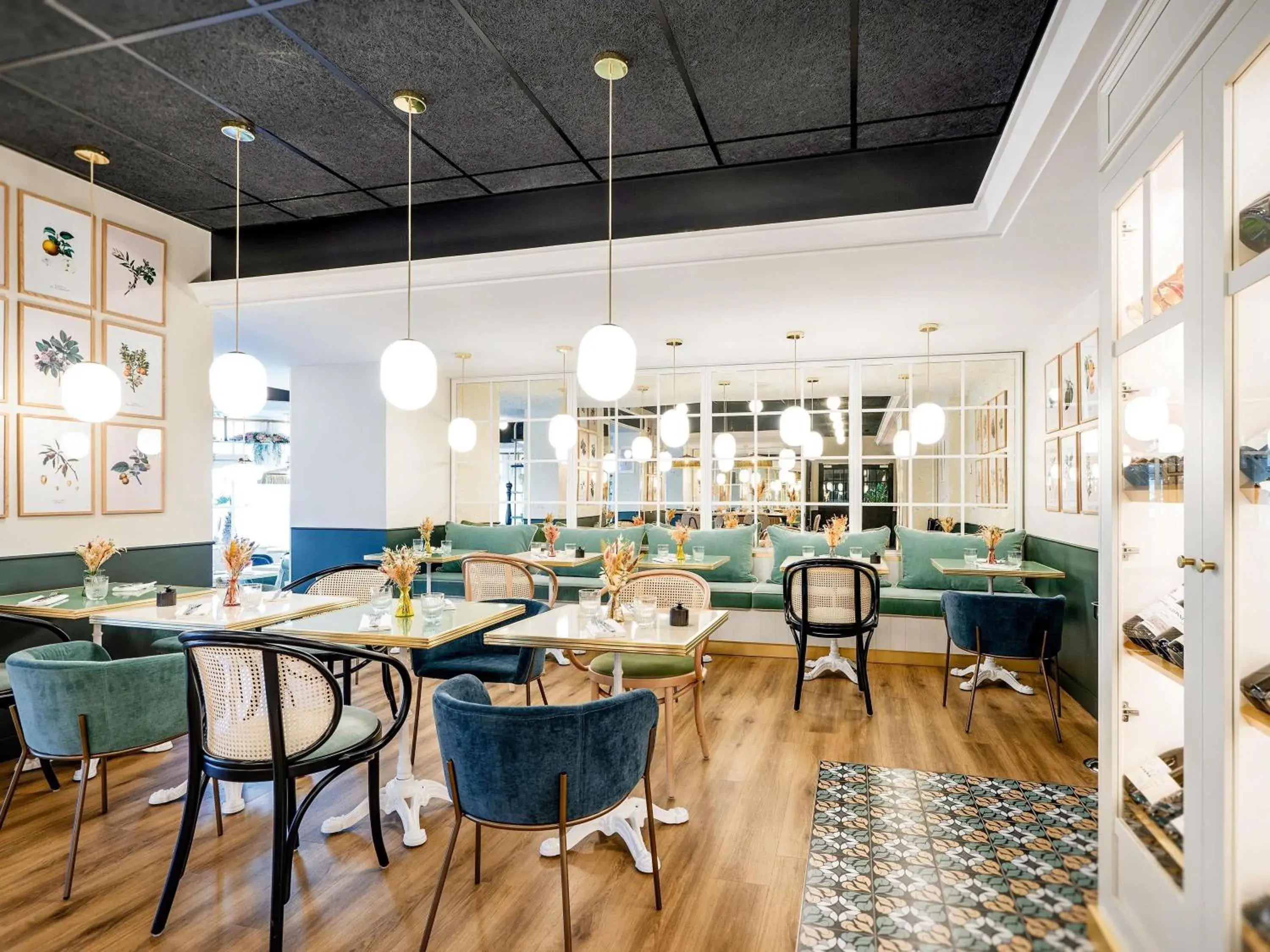 Restaurant/places to eat in Mercure La Roche Sur Yon Restaurant/places to eat in Mercure La Roche Sur Yon