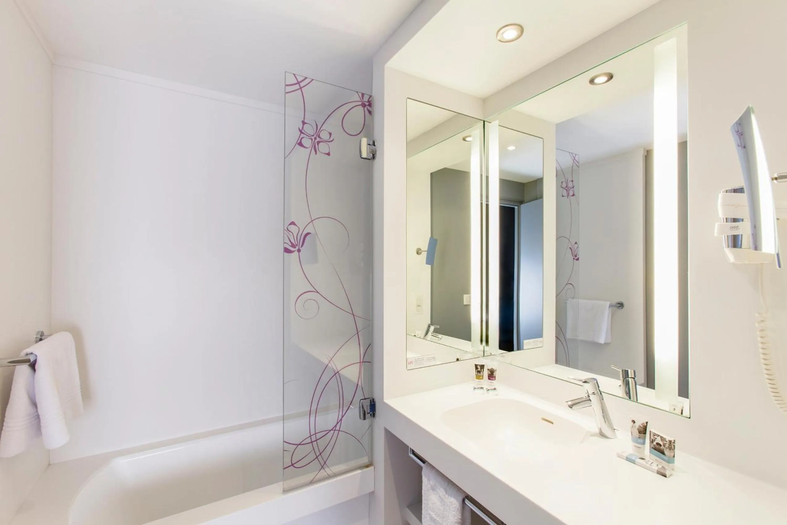 Bathroom in Mercure La Roche Sur Yon