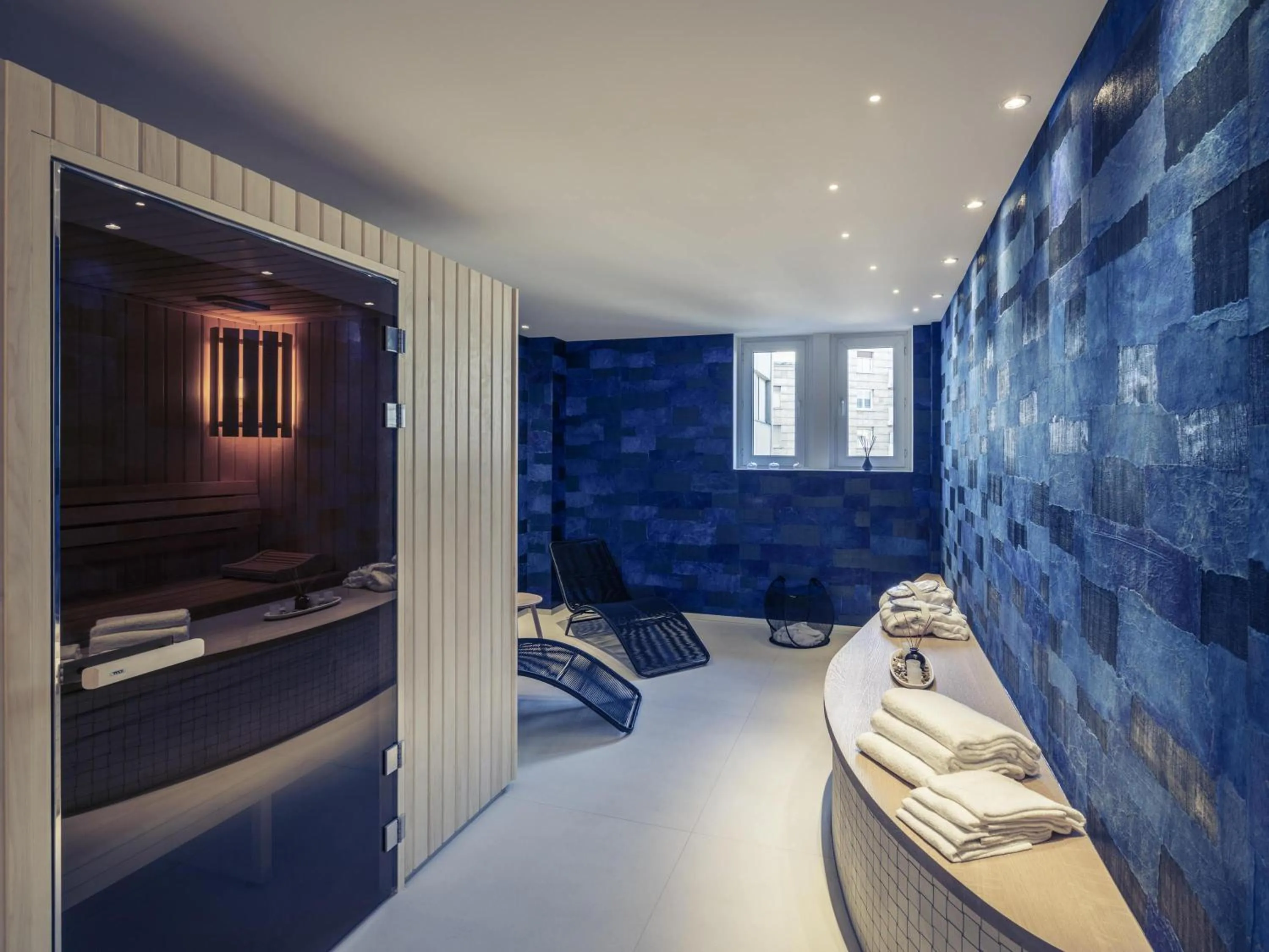 Fitness centre/facilities, Bed in Mercure Mulhouse Centre