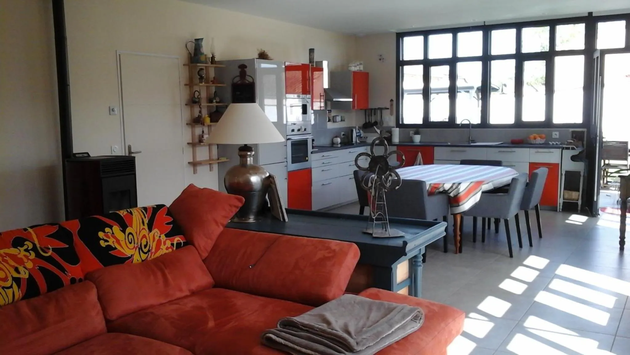 Seating area in L atelier