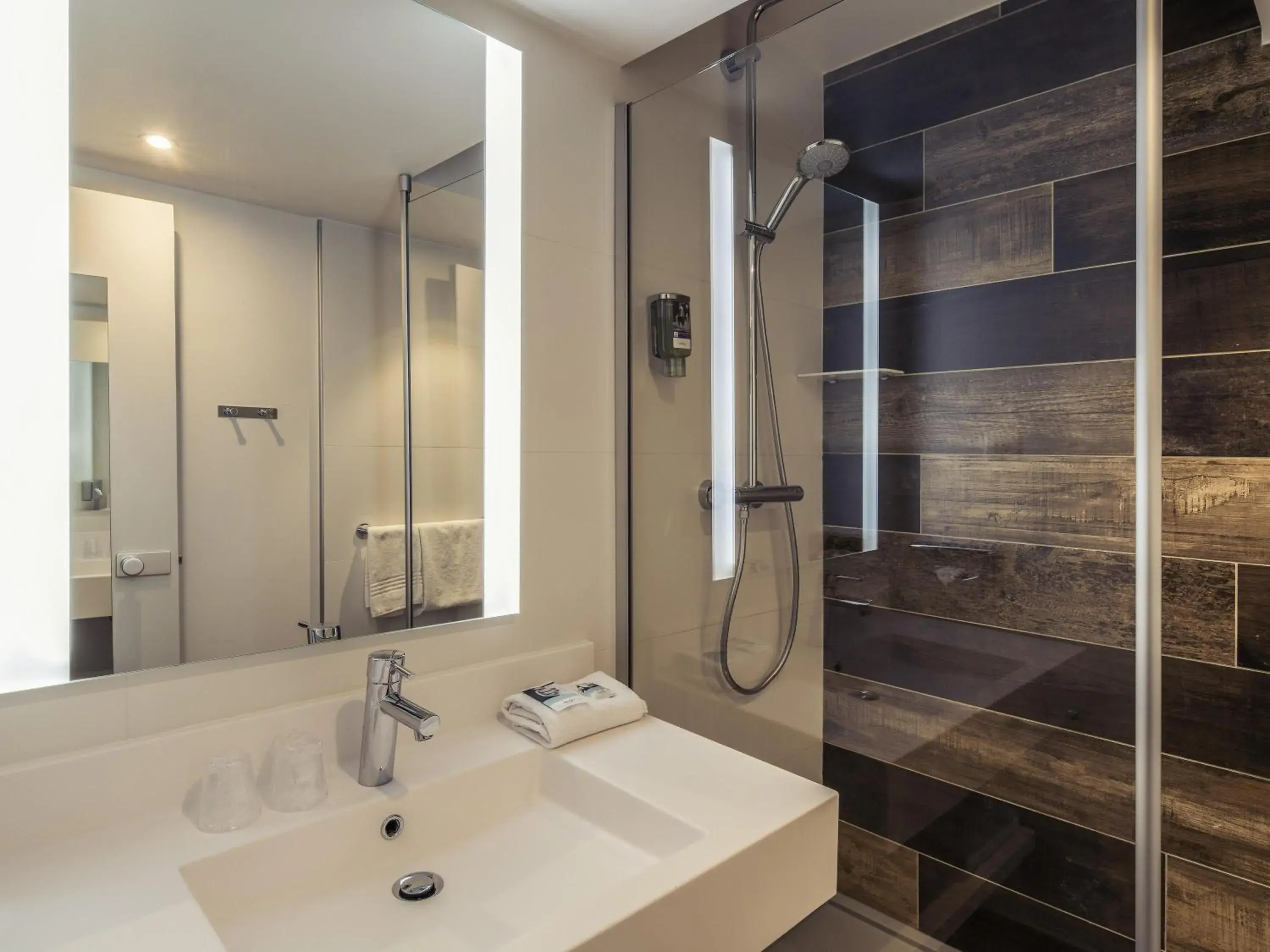 Bedroom in Mercure Antibes Sophia Antipolis Bedroom in Mercure Antibes Sophia Antipolis