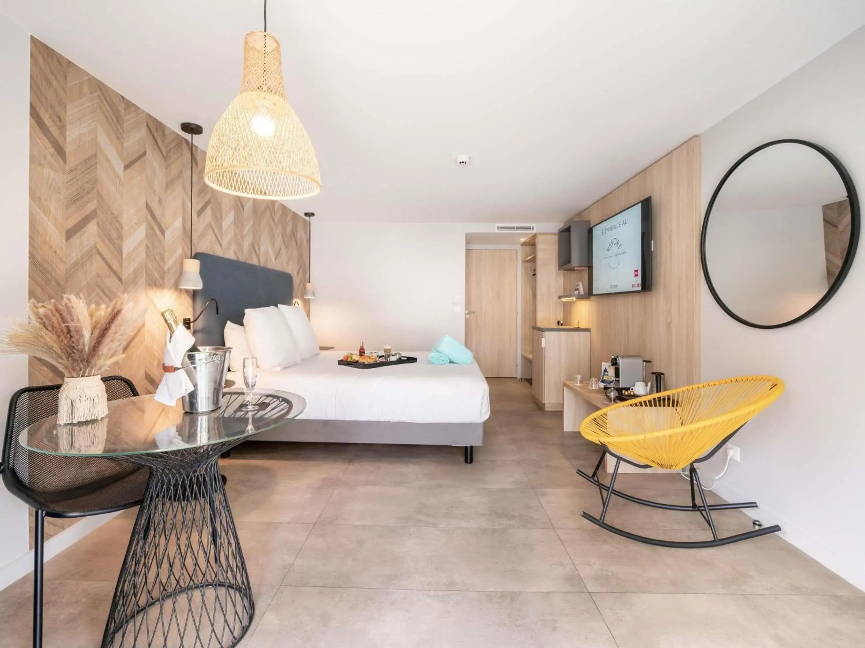 Bedroom, Bed in Mercure Antibes Sophia Antipolis Bedroom, Bed in Mercure Antibes Sophia Antipolis