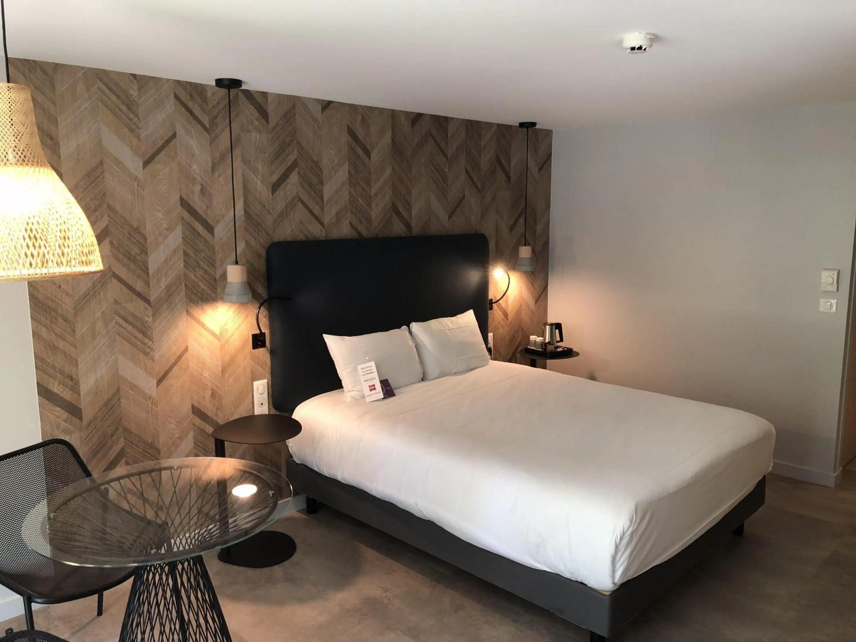 Bedroom, Bed in Mercure Antibes Sophia Antipolis