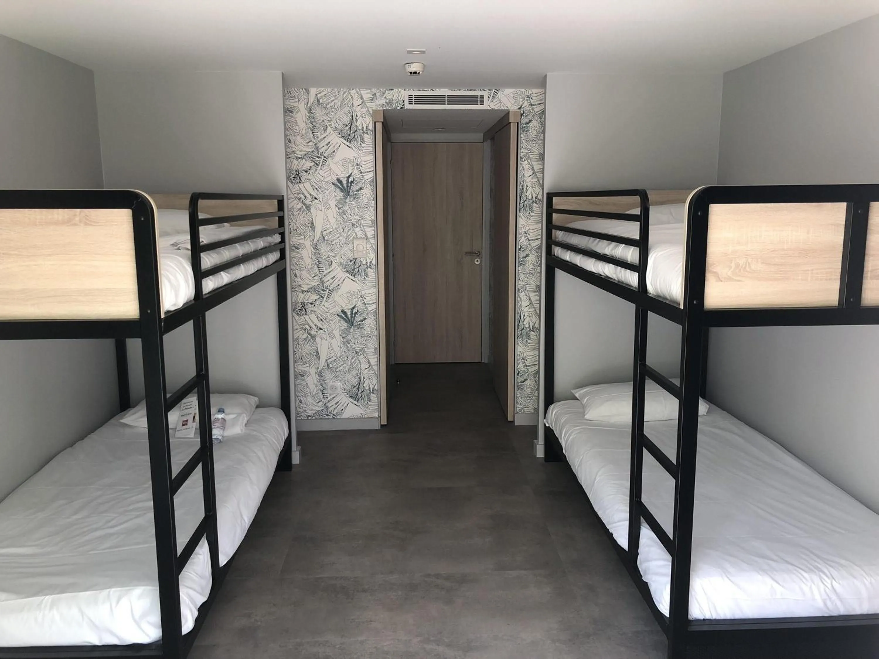 Bedroom, Bed in Mercure Antibes Sophia Antipolis