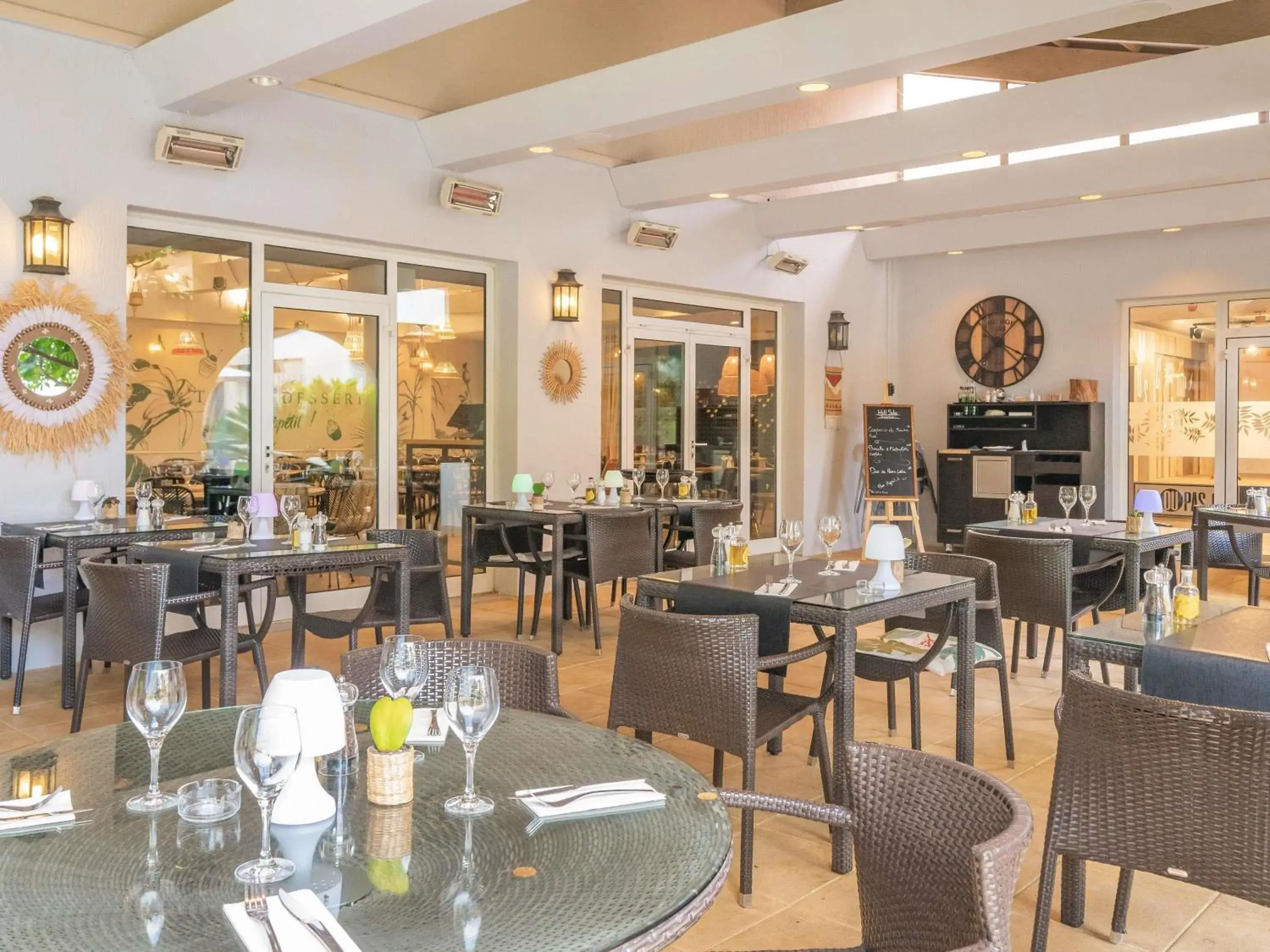 Restaurant/places to eat in Mercure Antibes Sophia Antipolis Restaurant/places to eat in Mercure Antibes Sophia Antipolis