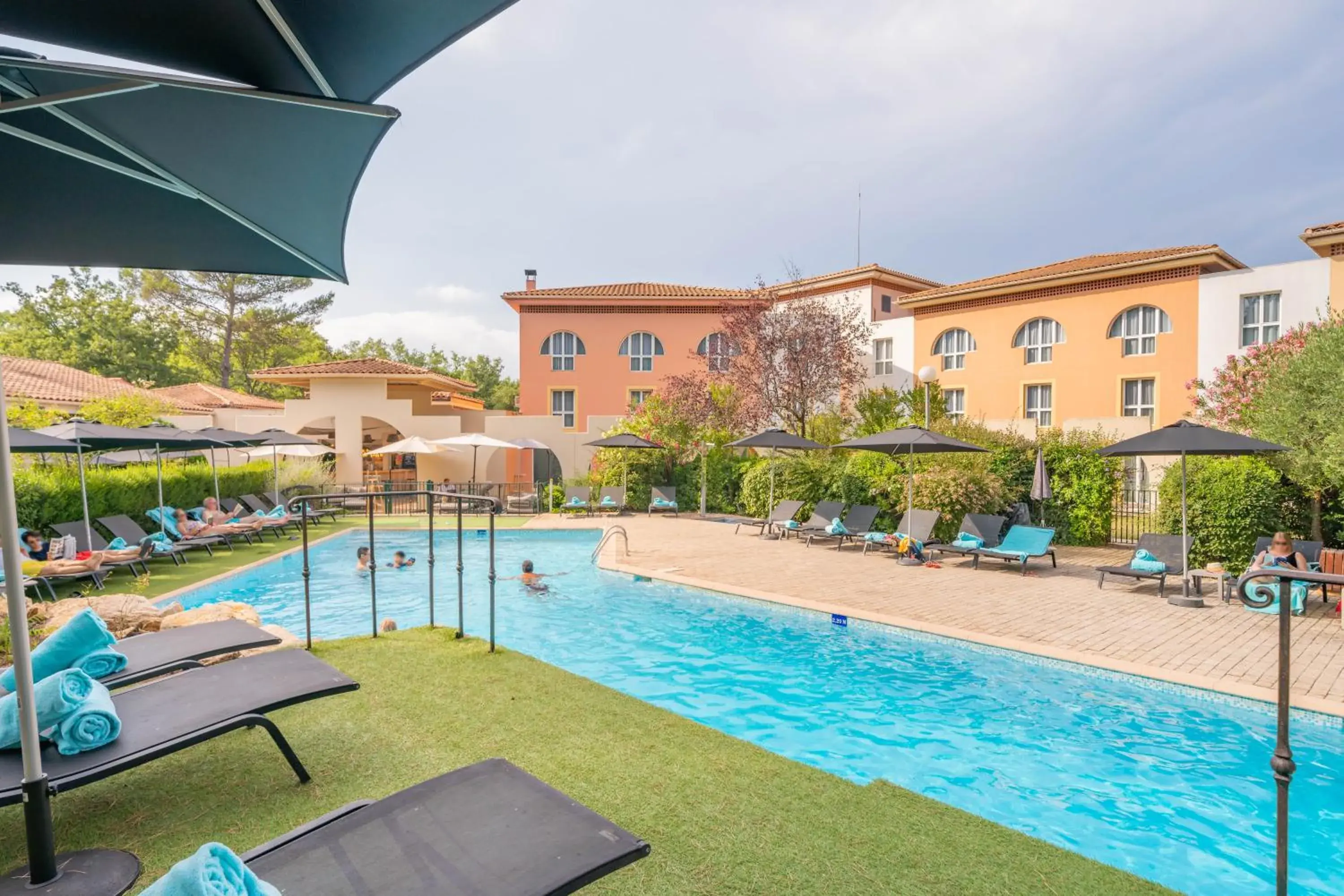 Swimming pool in Mercure Antibes Sophia Antipolis Swimming pool in Mercure Antibes Sophia Antipolis