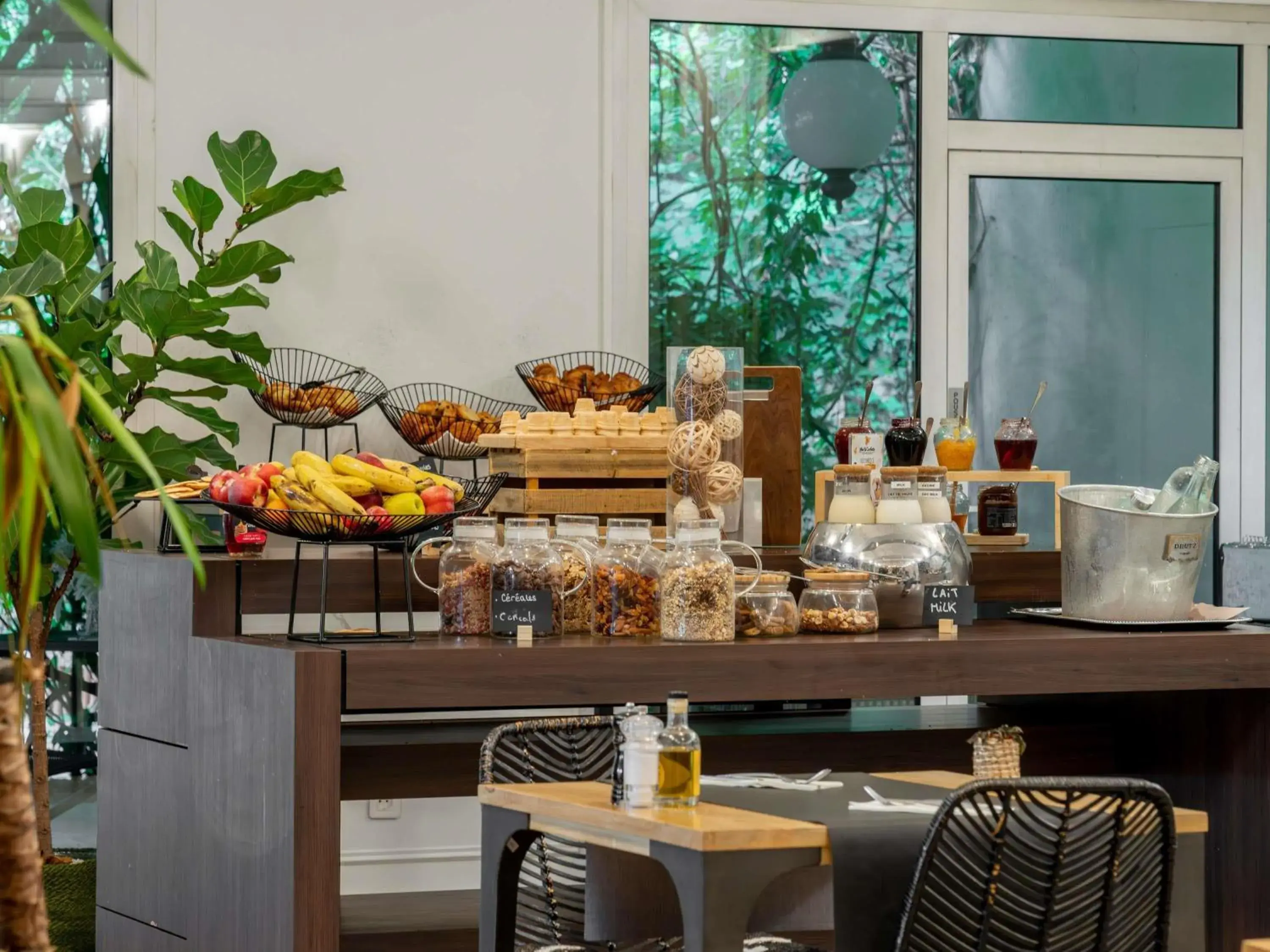 Breakfast in Mercure Antibes Sophia Antipolis Breakfast in Mercure Antibes Sophia Antipolis