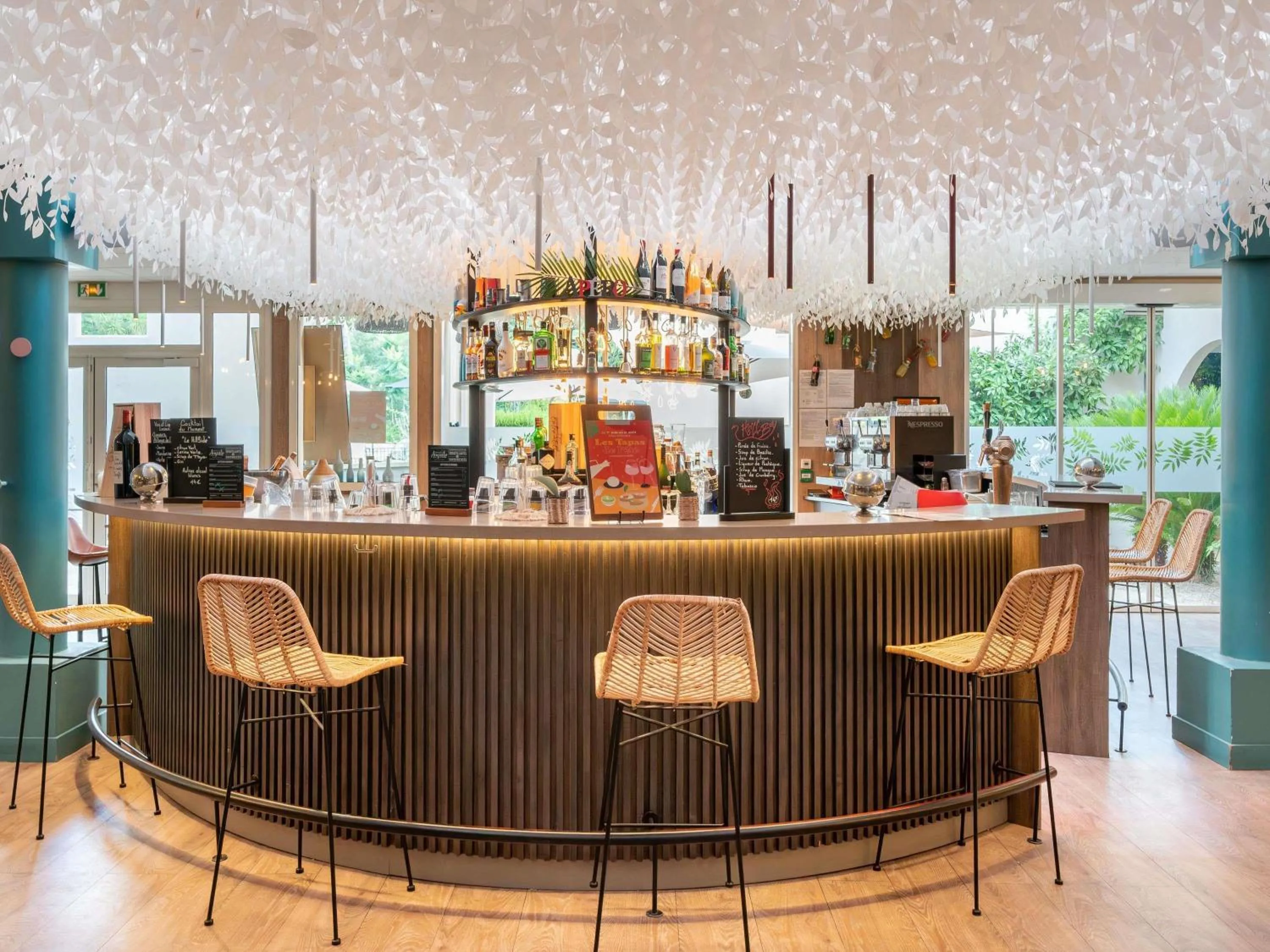 Lounge or bar in Mercure Antibes Sophia Antipolis