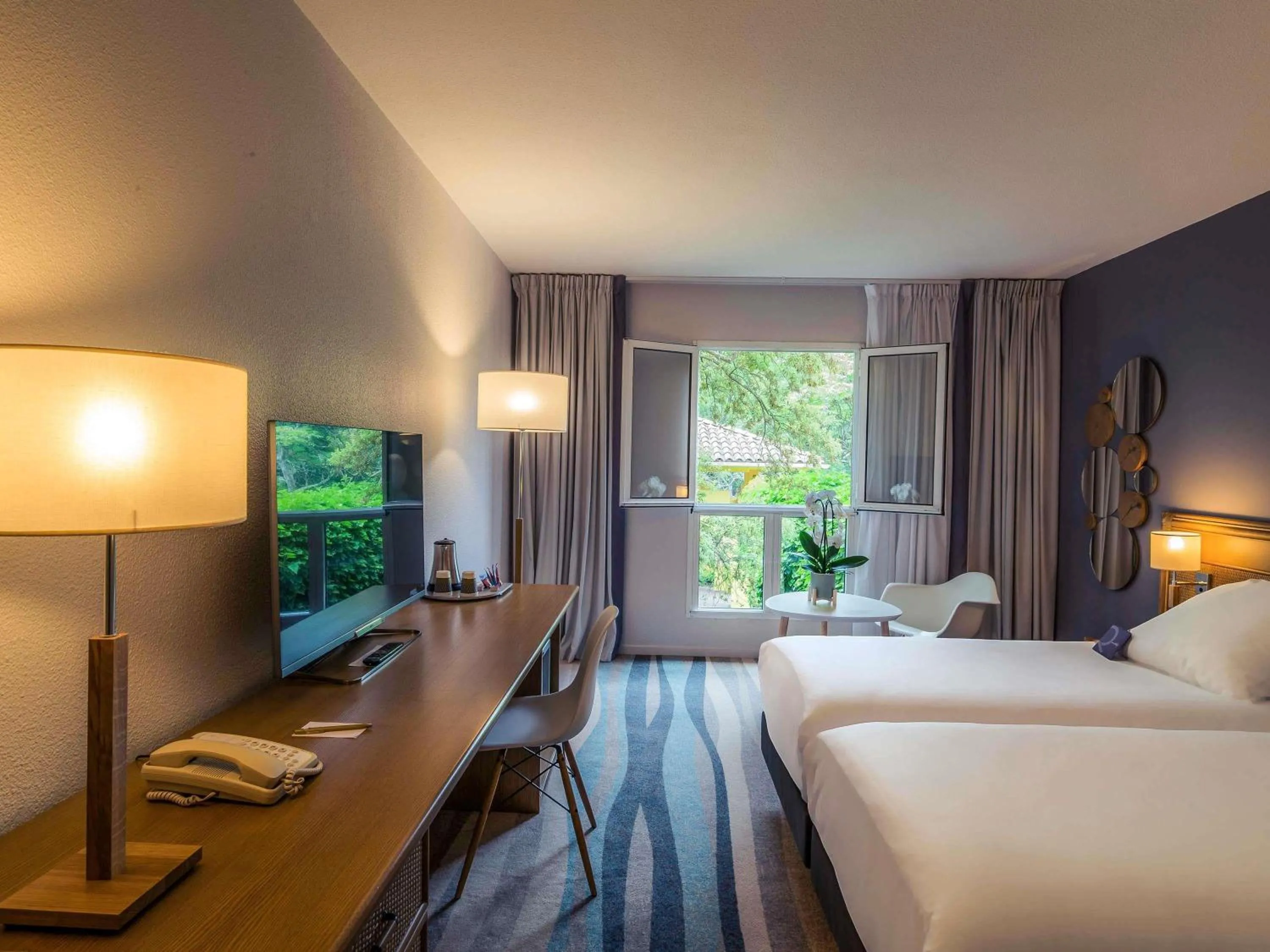 Bedroom, Bed in Mercure Antibes Sophia Antipolis