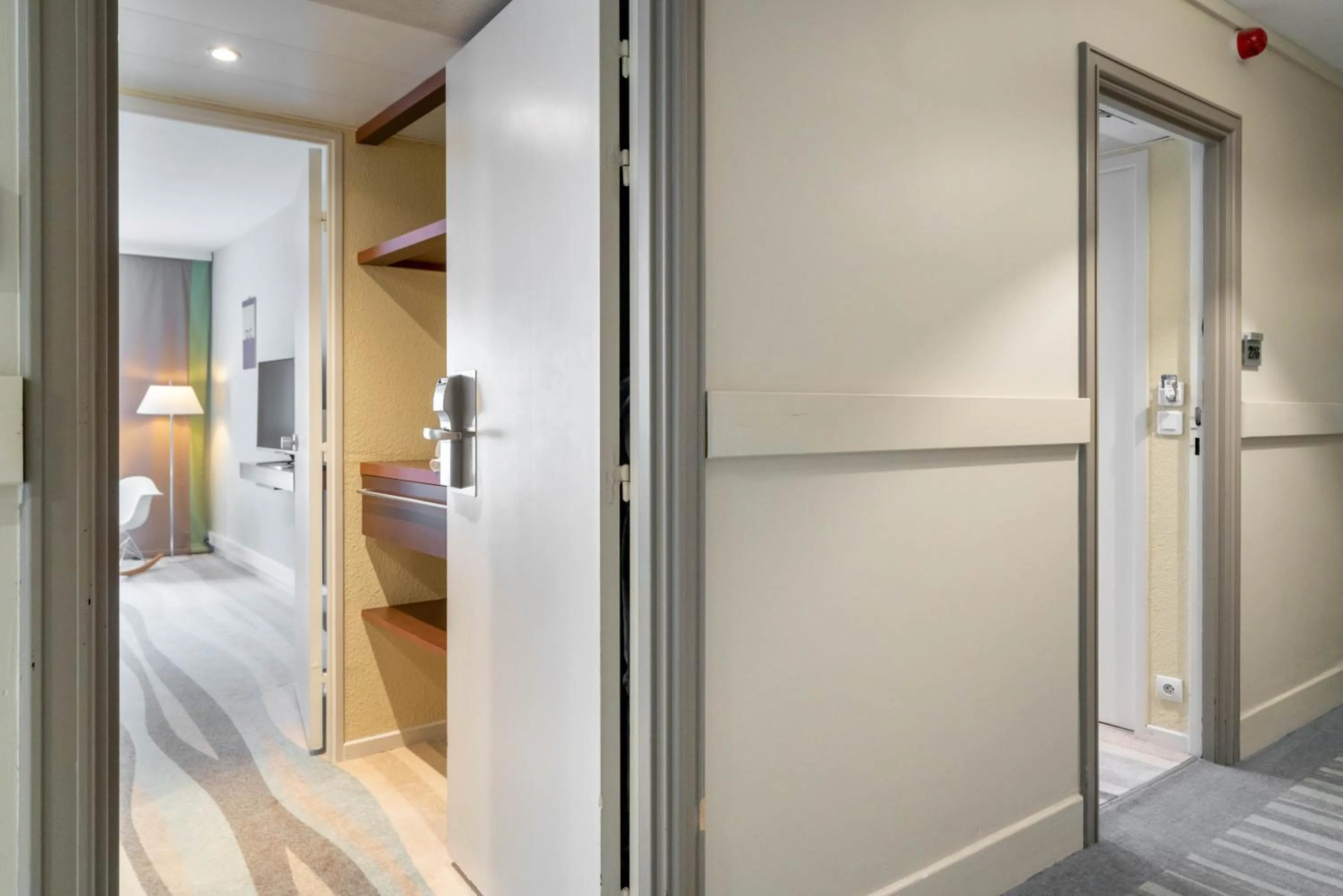 Bedroom, Bed in Mercure Antibes Sophia Antipolis