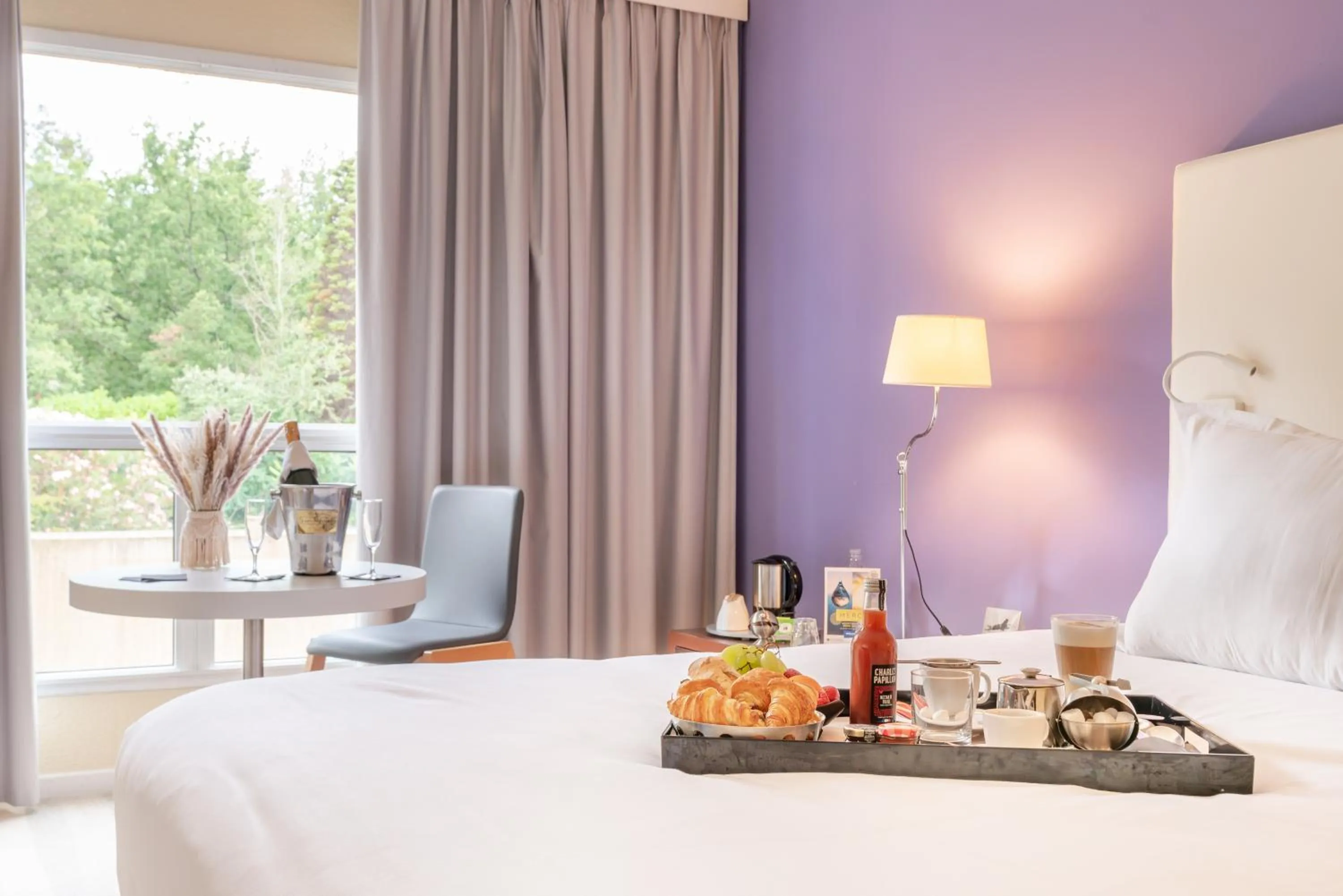 Bedroom, Bed in Mercure Antibes Sophia Antipolis