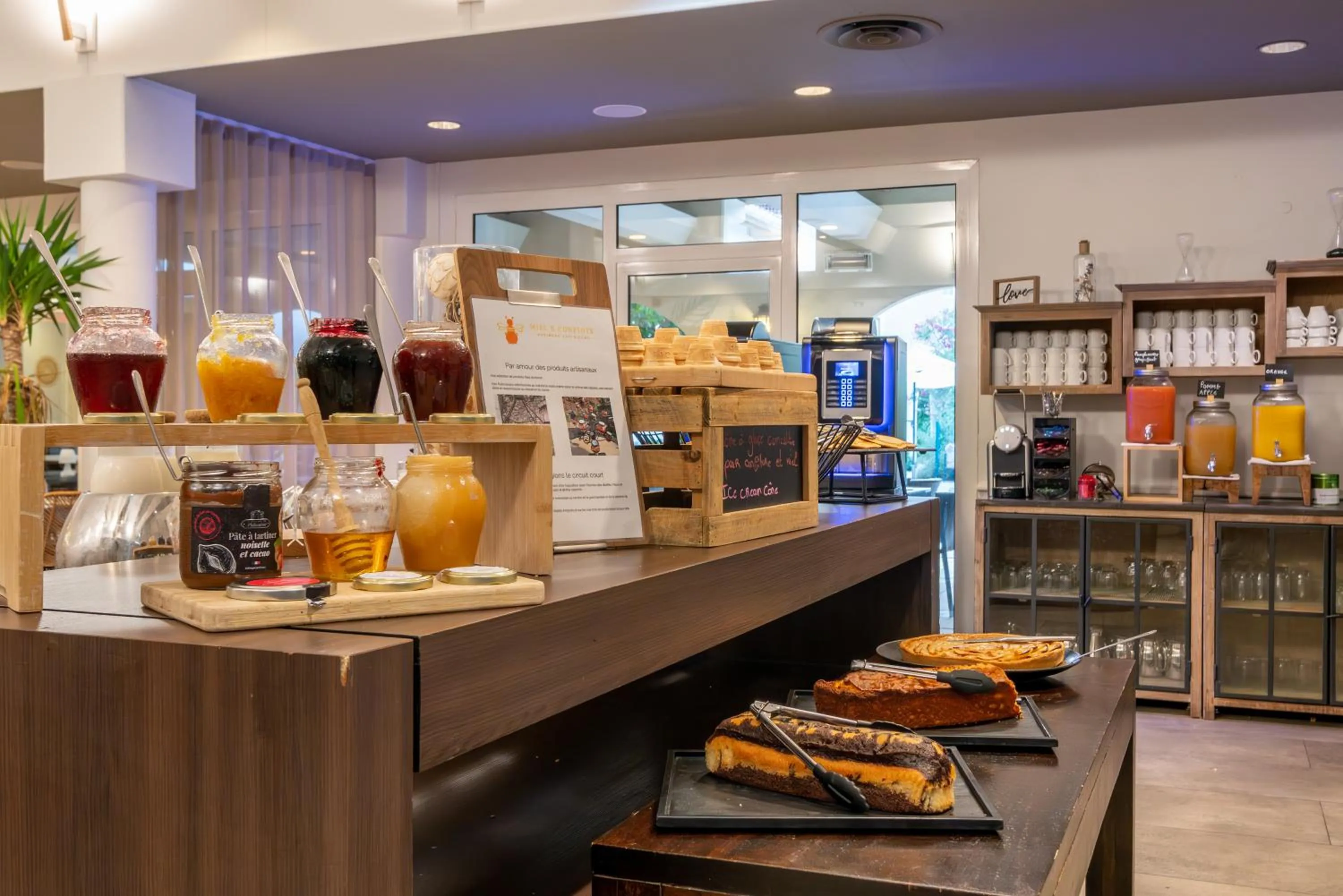 Breakfast in Mercure Antibes Sophia Antipolis