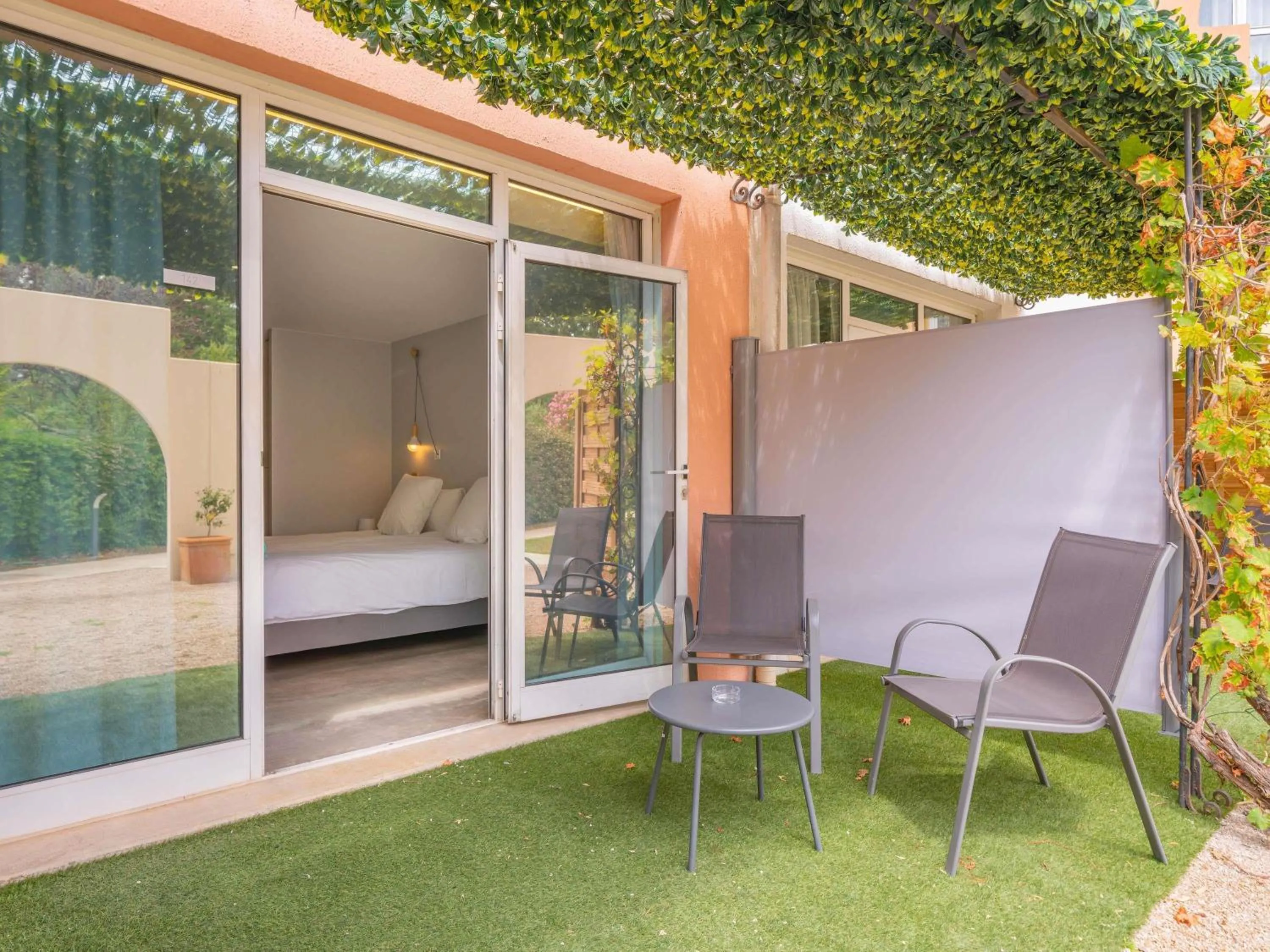 Bedroom in Mercure Antibes Sophia Antipolis