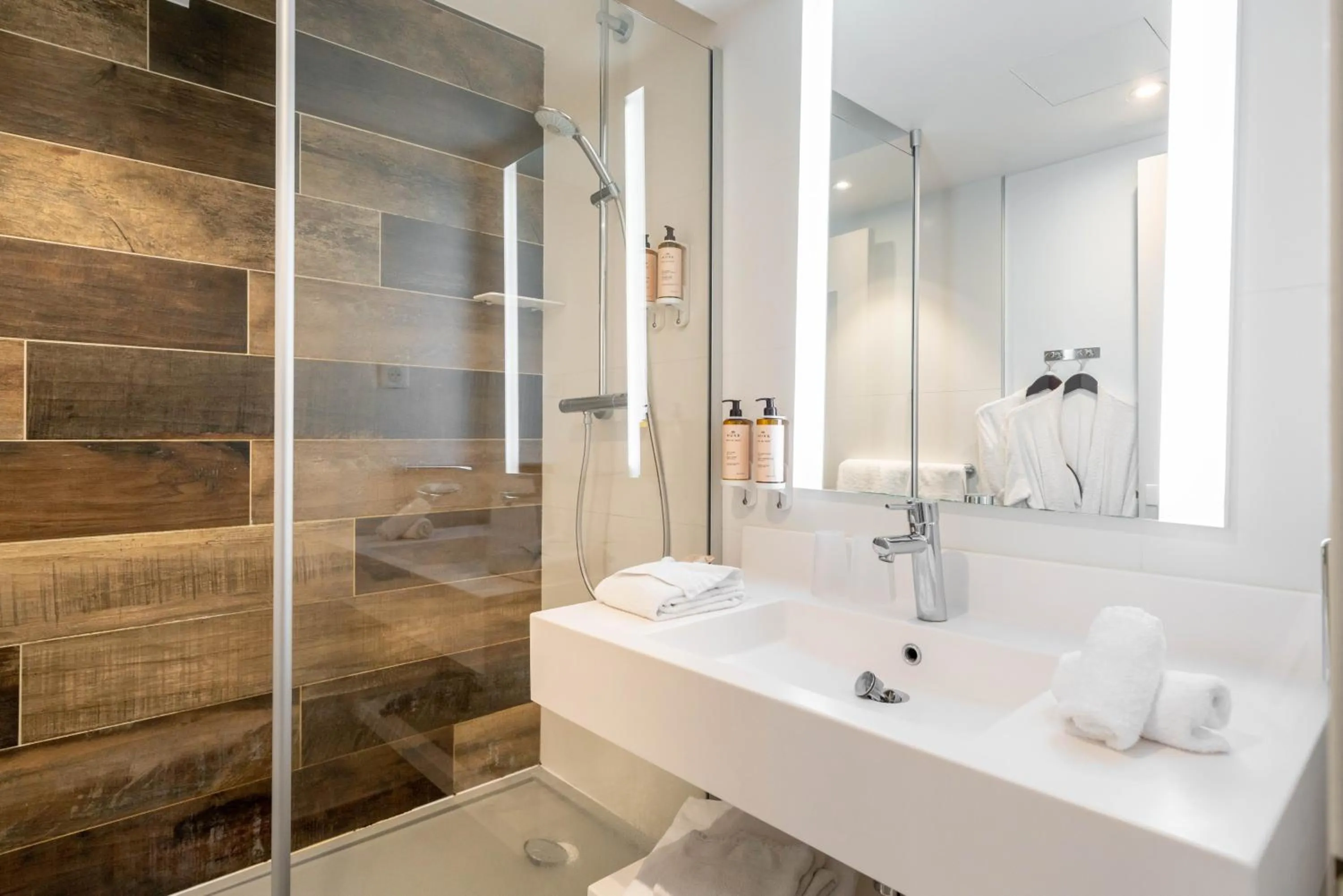 Bathroom in Mercure Antibes Sophia Antipolis