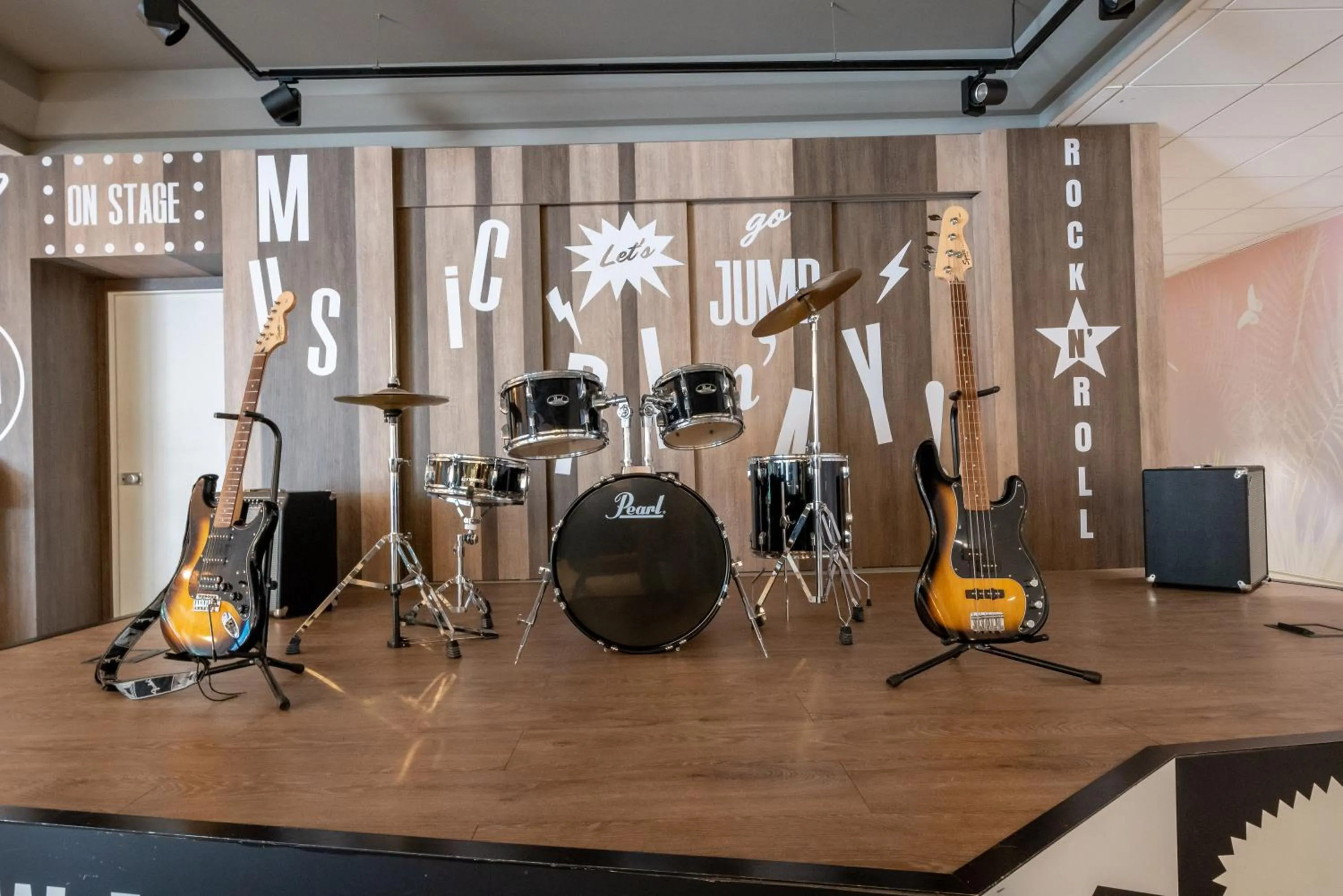 Lounge or bar in Mercure Antibes Sophia Antipolis