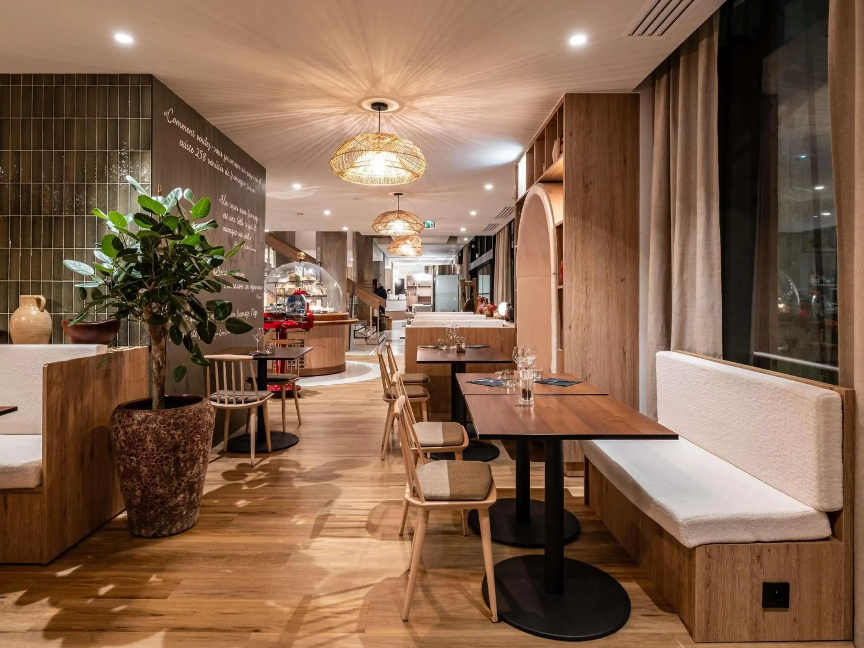 Restaurant/places to eat in Mercure Grenoble Centre Alpotel Restaurant/places to eat in Mercure Grenoble Centre Alpotel