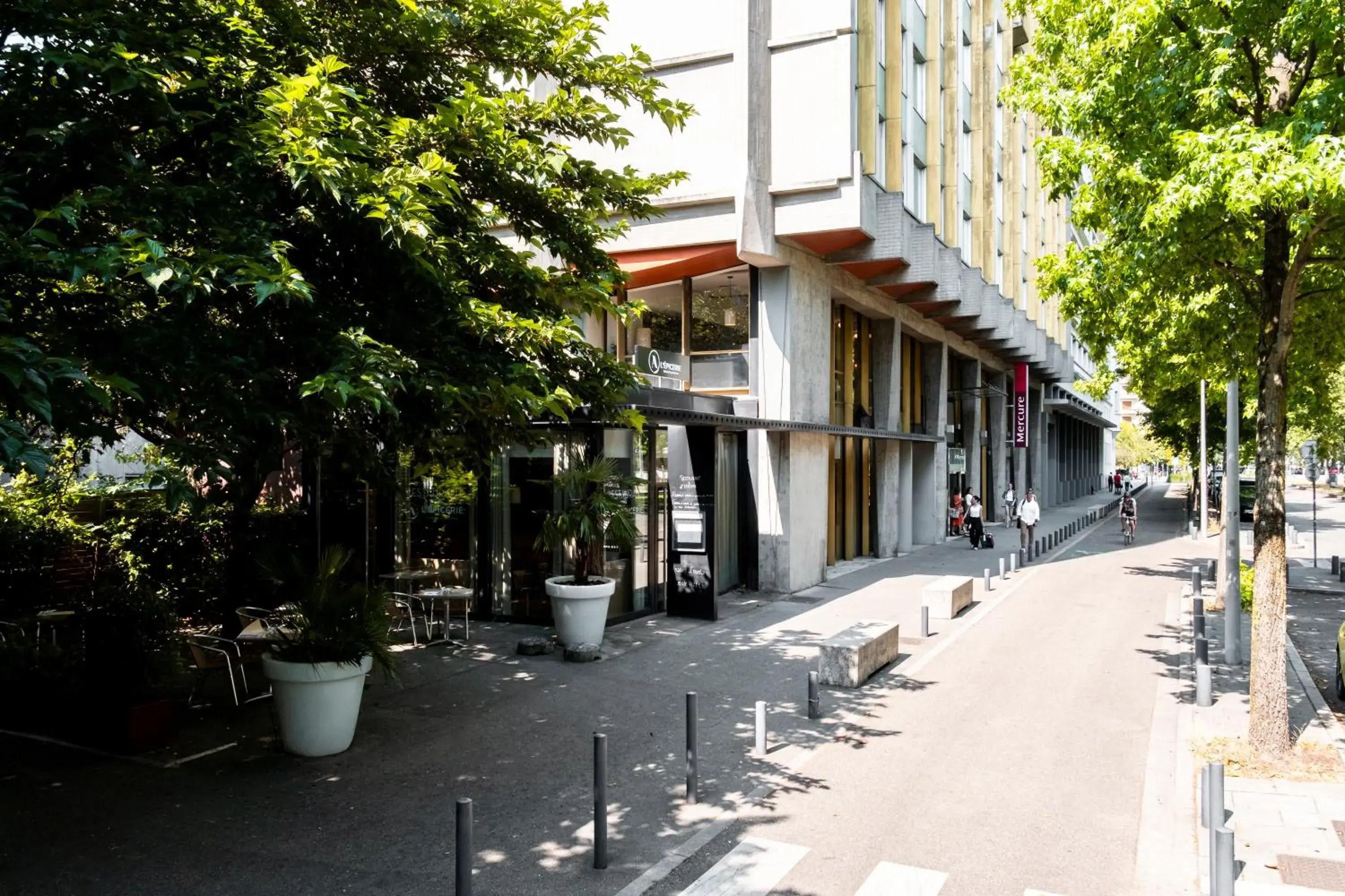 Facade/entrance in Mercure Grenoble Centre Alpotel Facade/entrance in Mercure Grenoble Centre Alpotel