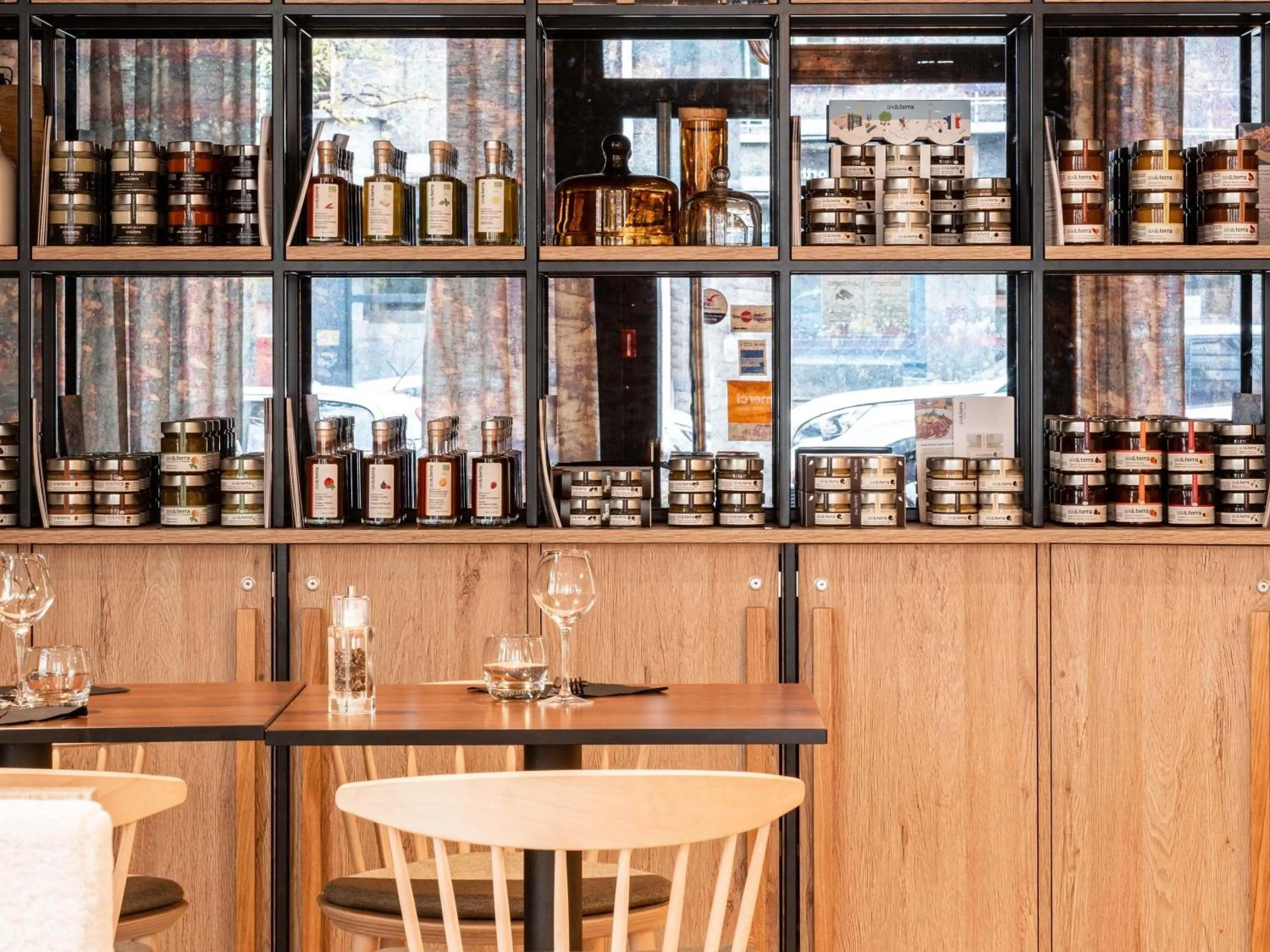 Restaurant/places to eat in Mercure Grenoble Centre Alpotel