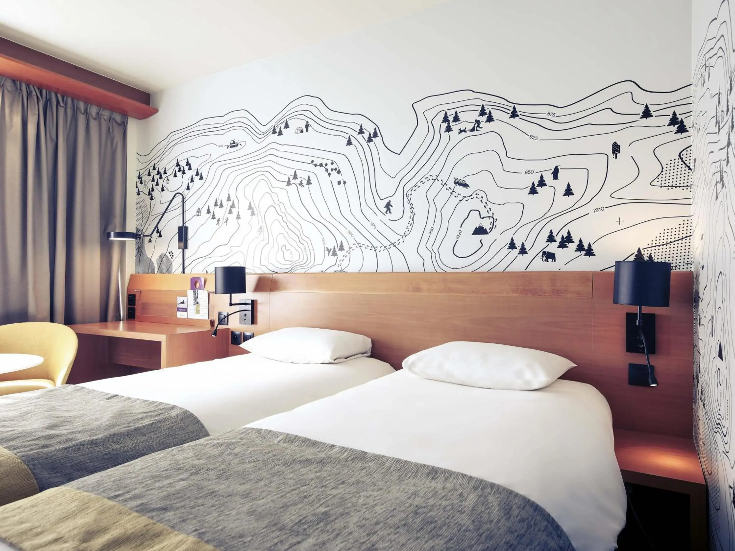 Bedroom, Bed in Mercure Grenoble Centre Alpotel Bedroom, Bed in Mercure Grenoble Centre Alpotel