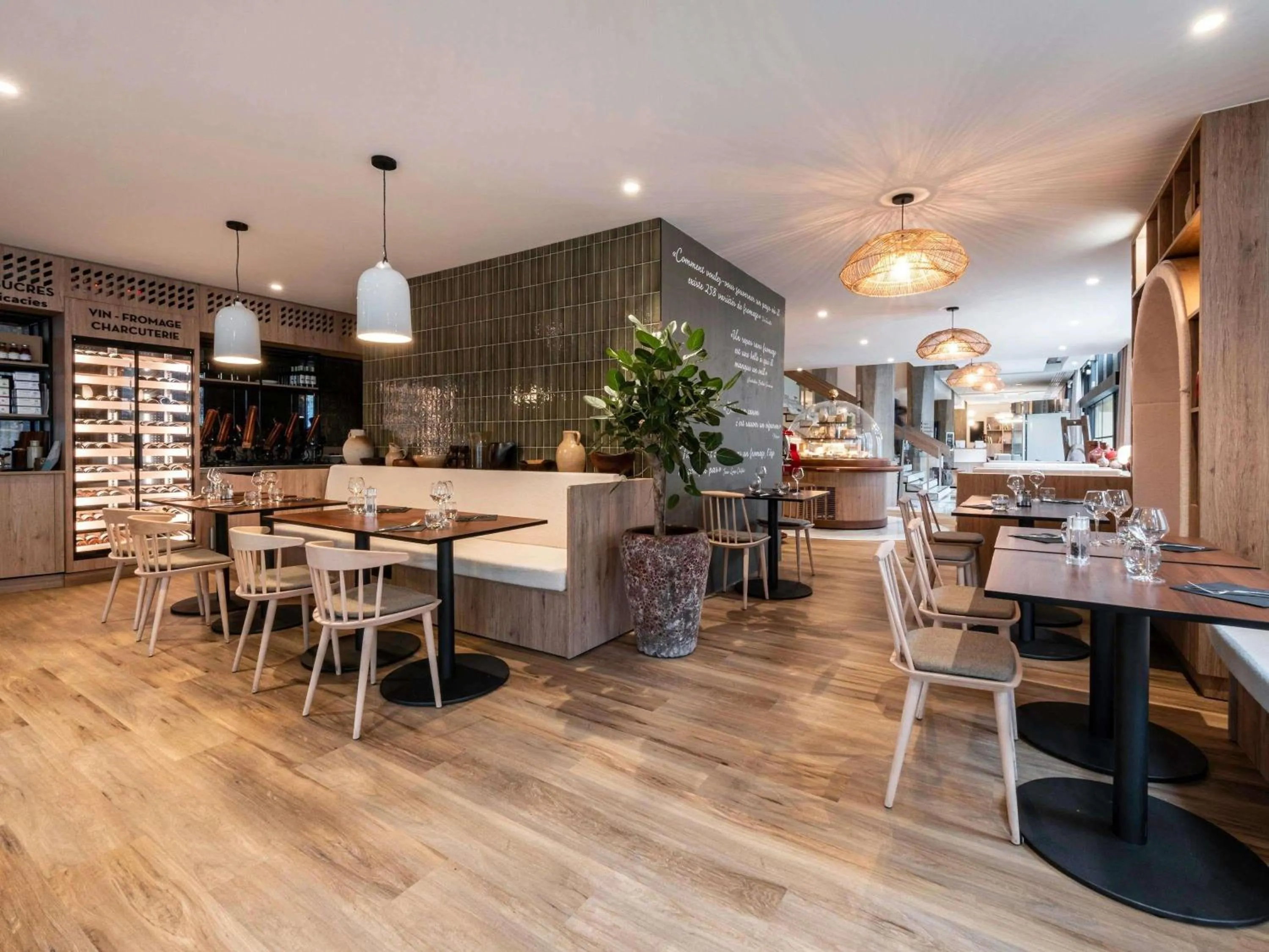 Restaurant/places to eat in Mercure Grenoble Centre Alpotel