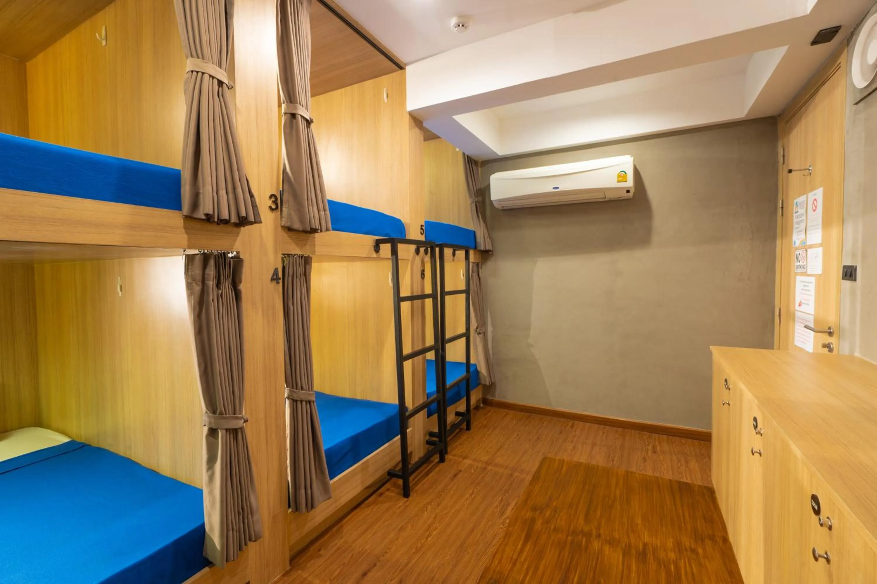 Photo of the whole room, Bed in Patong Poshtel