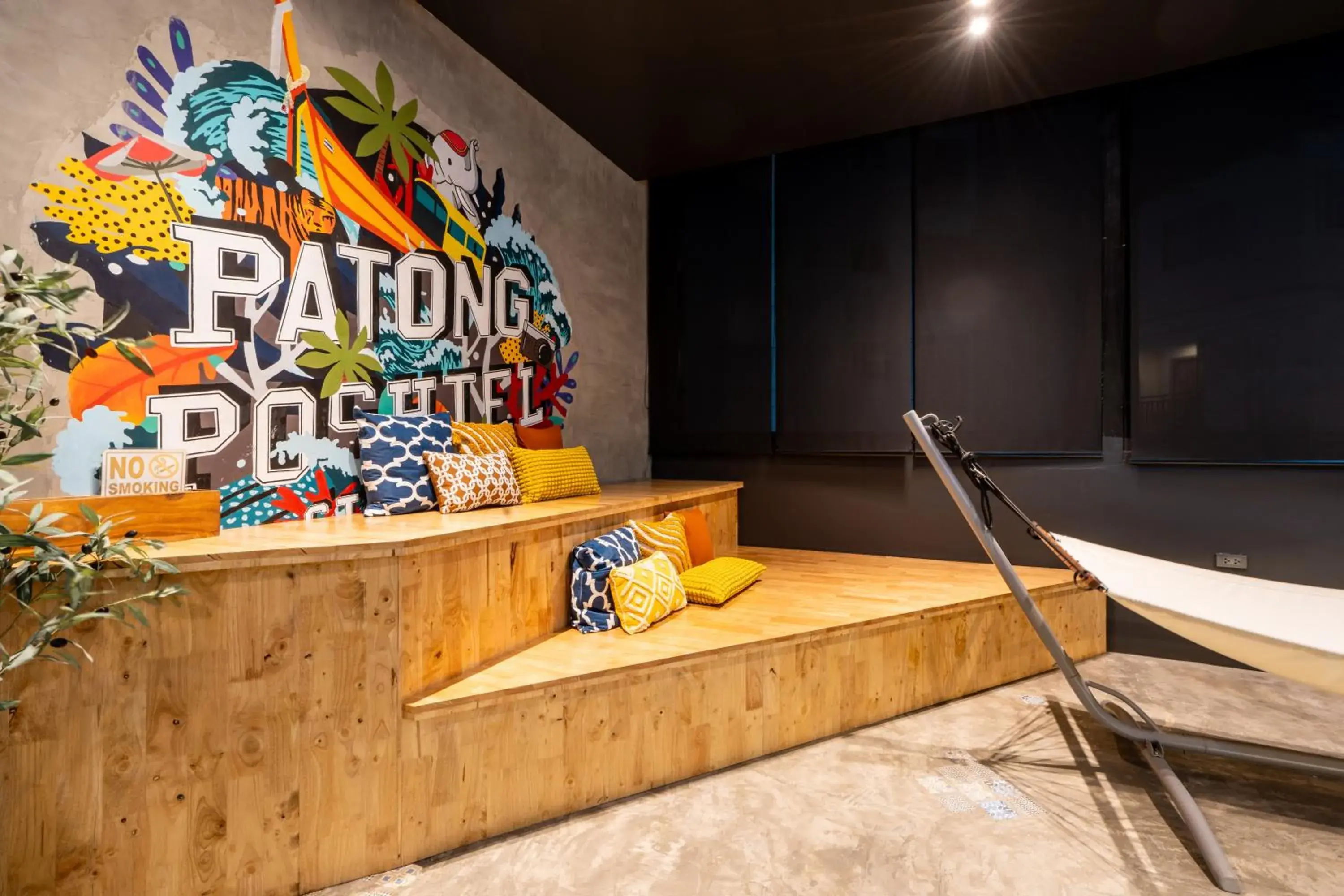 Living room in Patong Poshtel Living room in Patong Poshtel